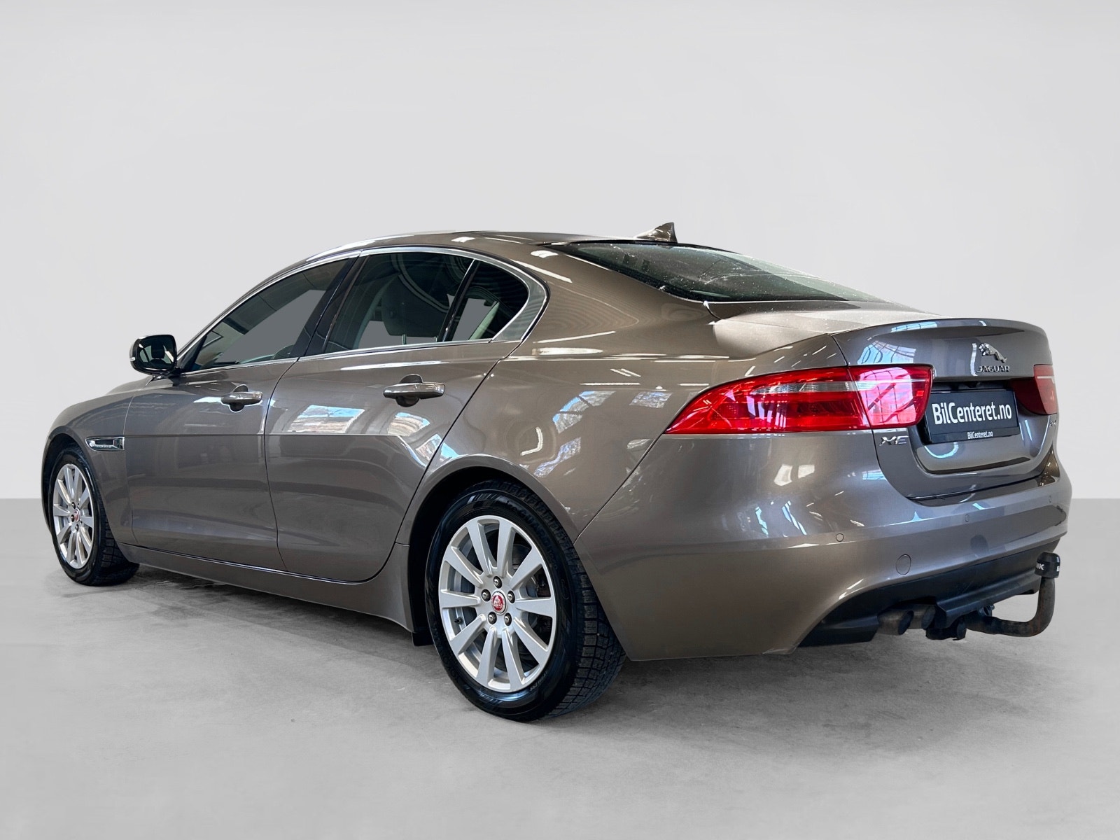 Jaguar XE 20d Automatic, 180hp, 2016