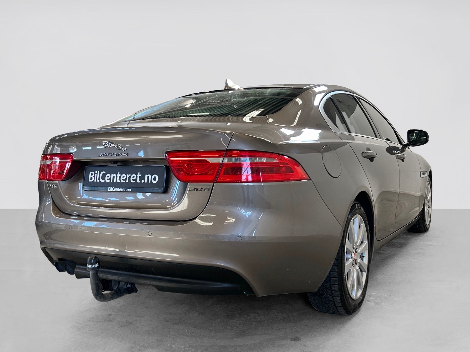Jaguar XE 20d Automatic, 180hp, 2016
