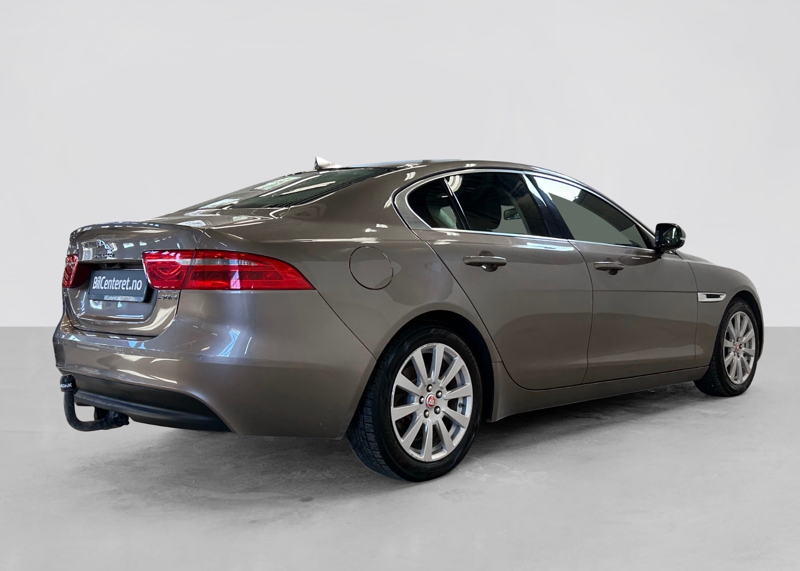 Jaguar XE 20d Automatic, 180hp, 2016