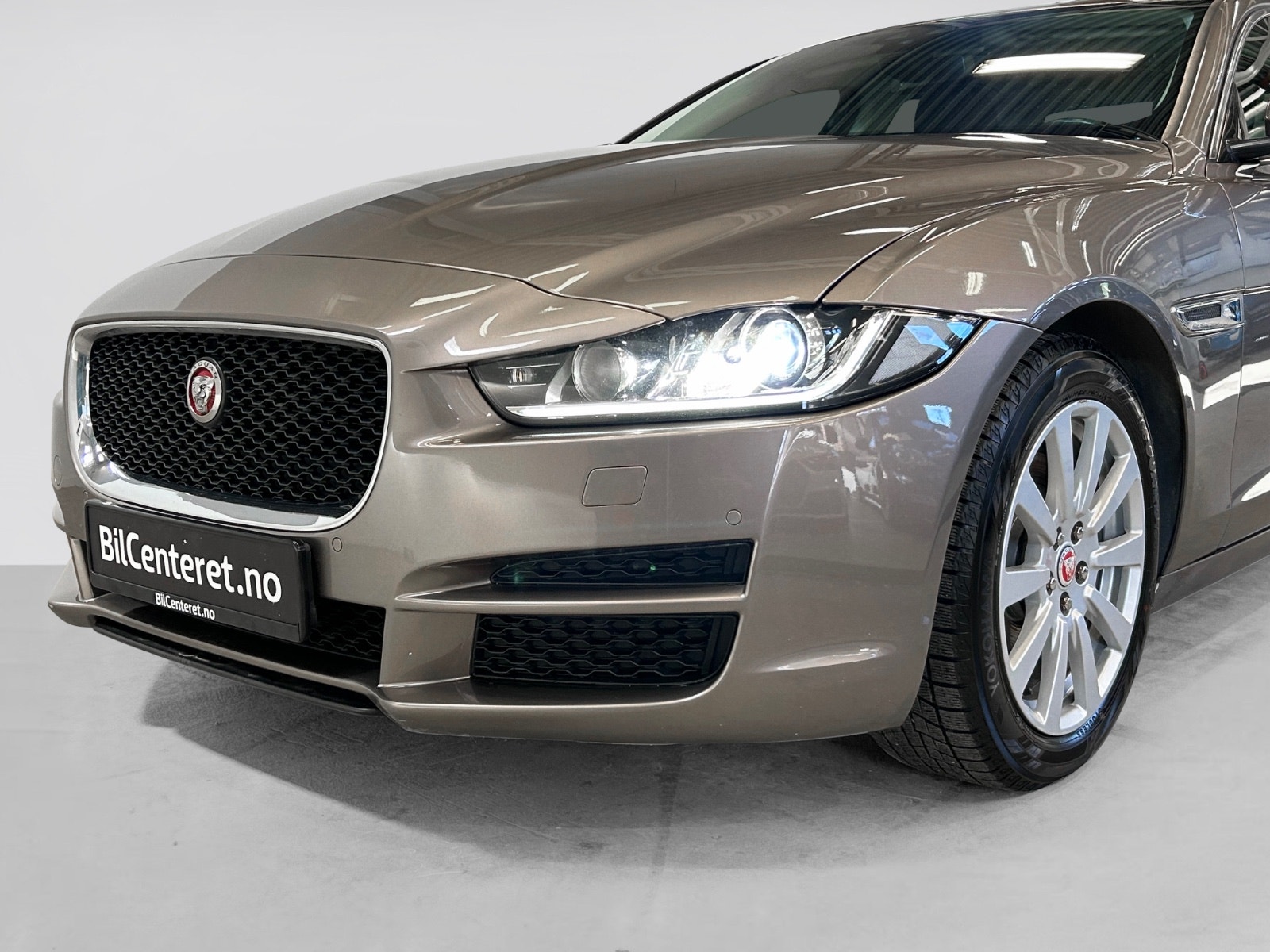 Jaguar XE 20d Automatic, 180hp, 2016