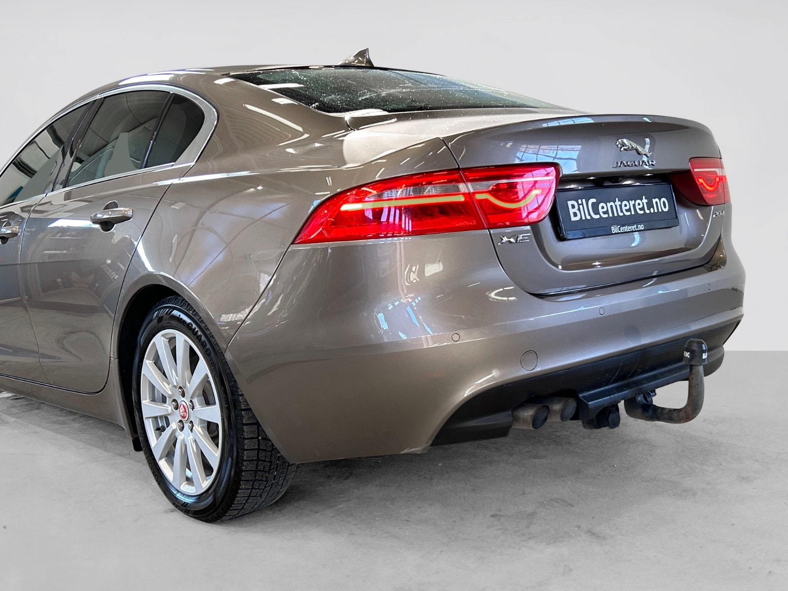 Jaguar XE 20d Automatic, 180hp, 2016