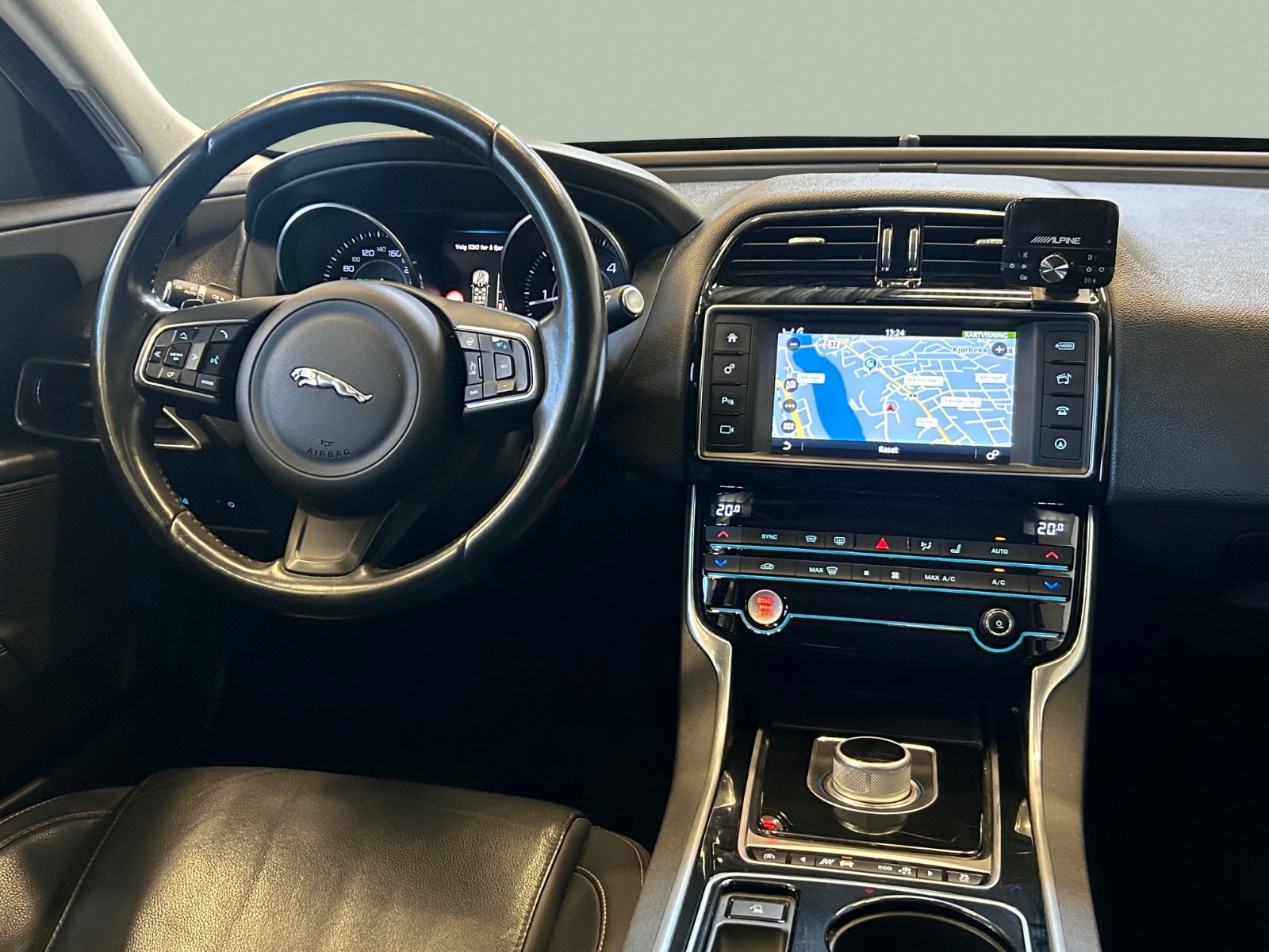 Jaguar XE 20d Automatic, 180hp, 2016