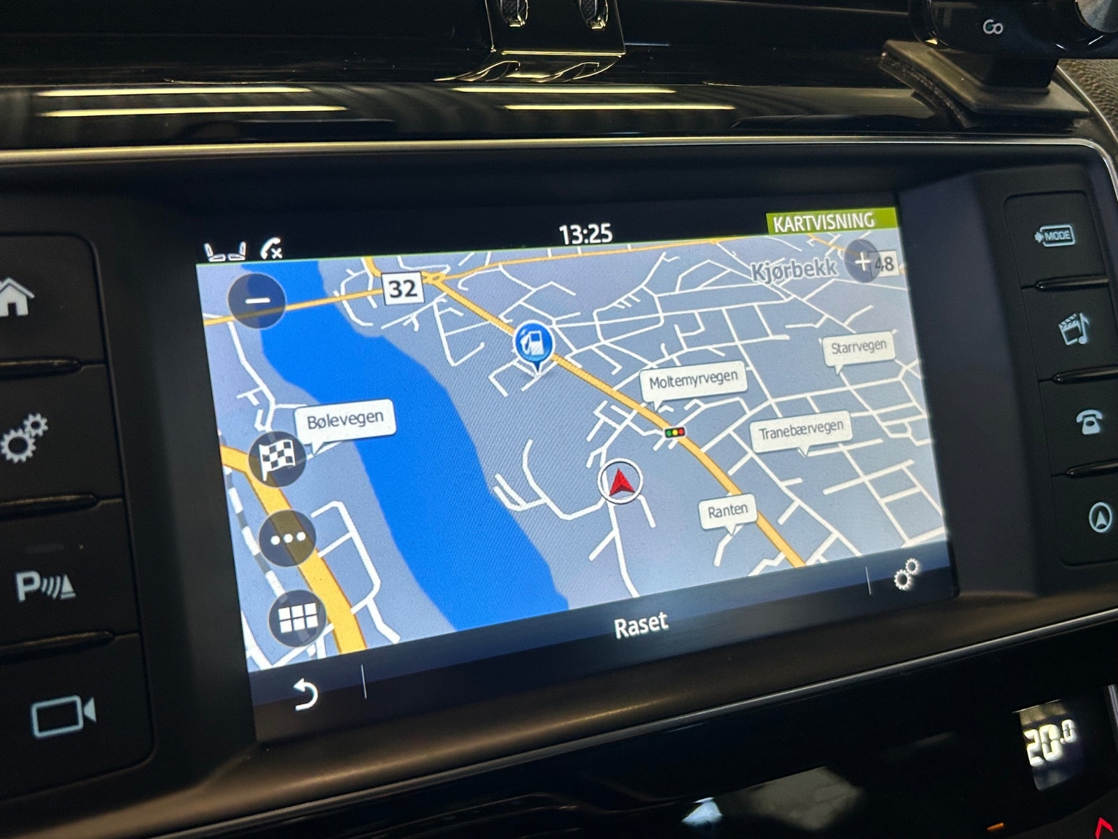 Jaguar XE 20d Automatic, 180hp, 2016