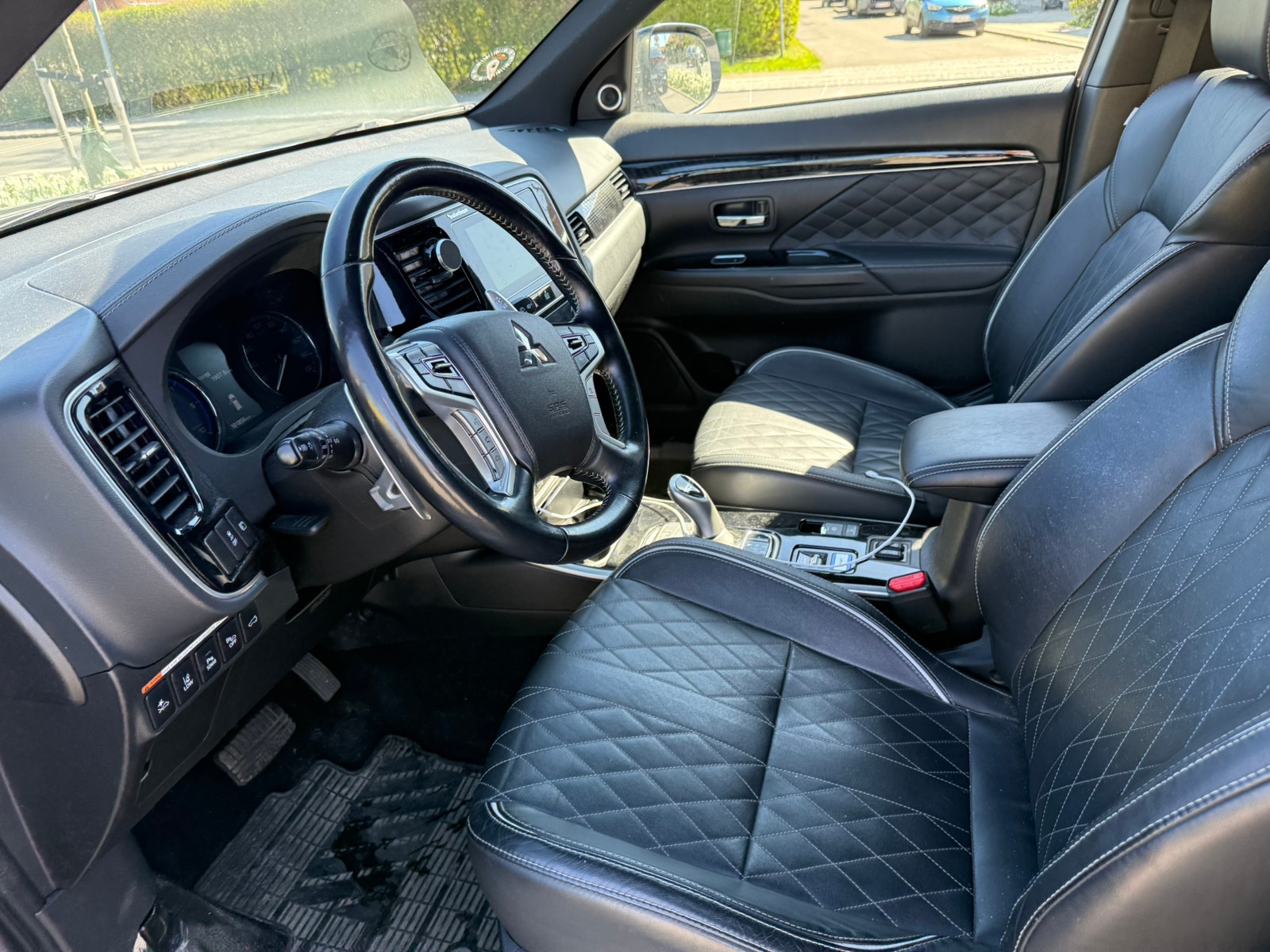 Mitsubishi Outlander PHEV CVT, 224ps, 2019