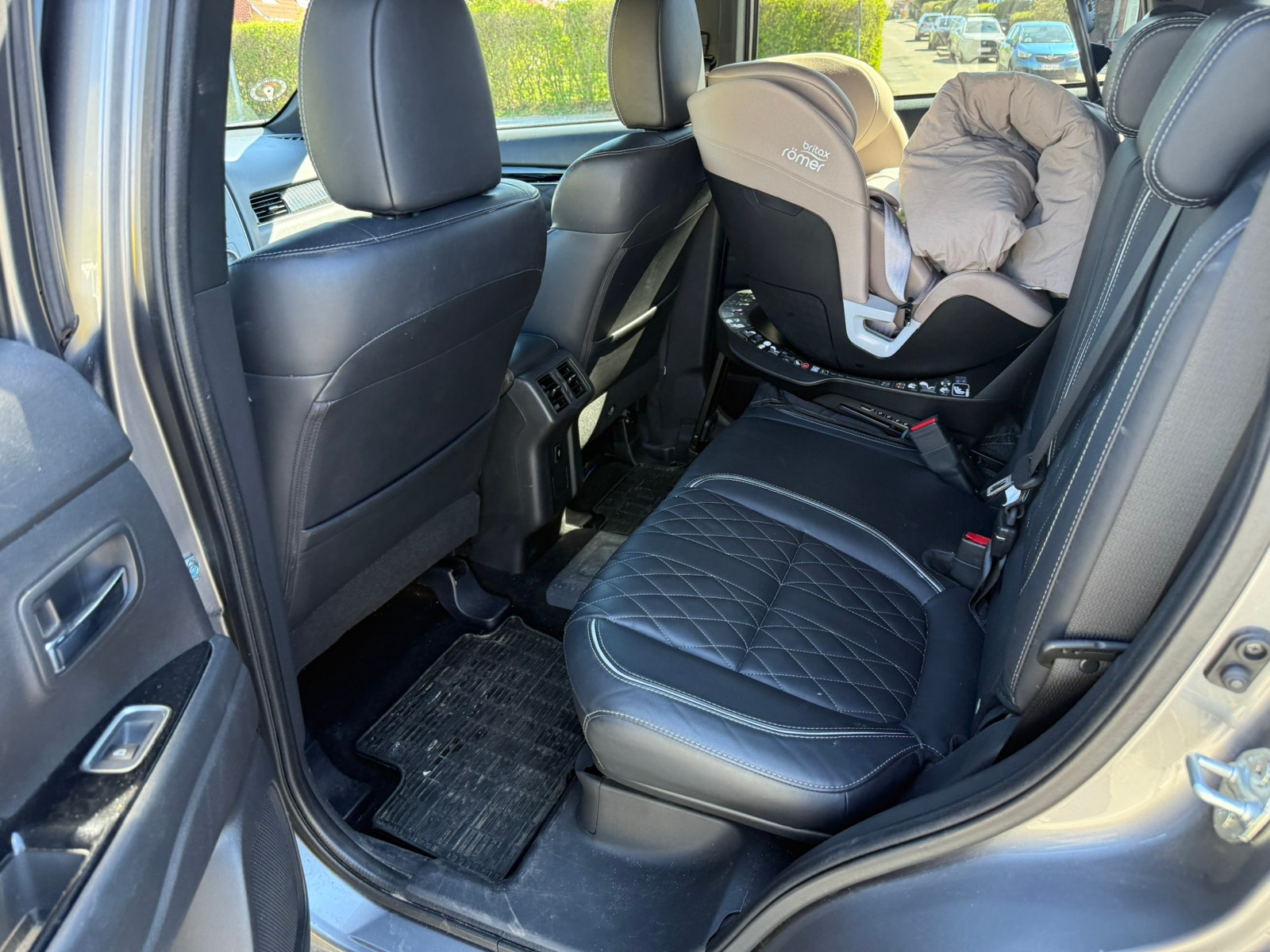 Mitsubishi Outlander PHEV CVT, 224ps, 2019