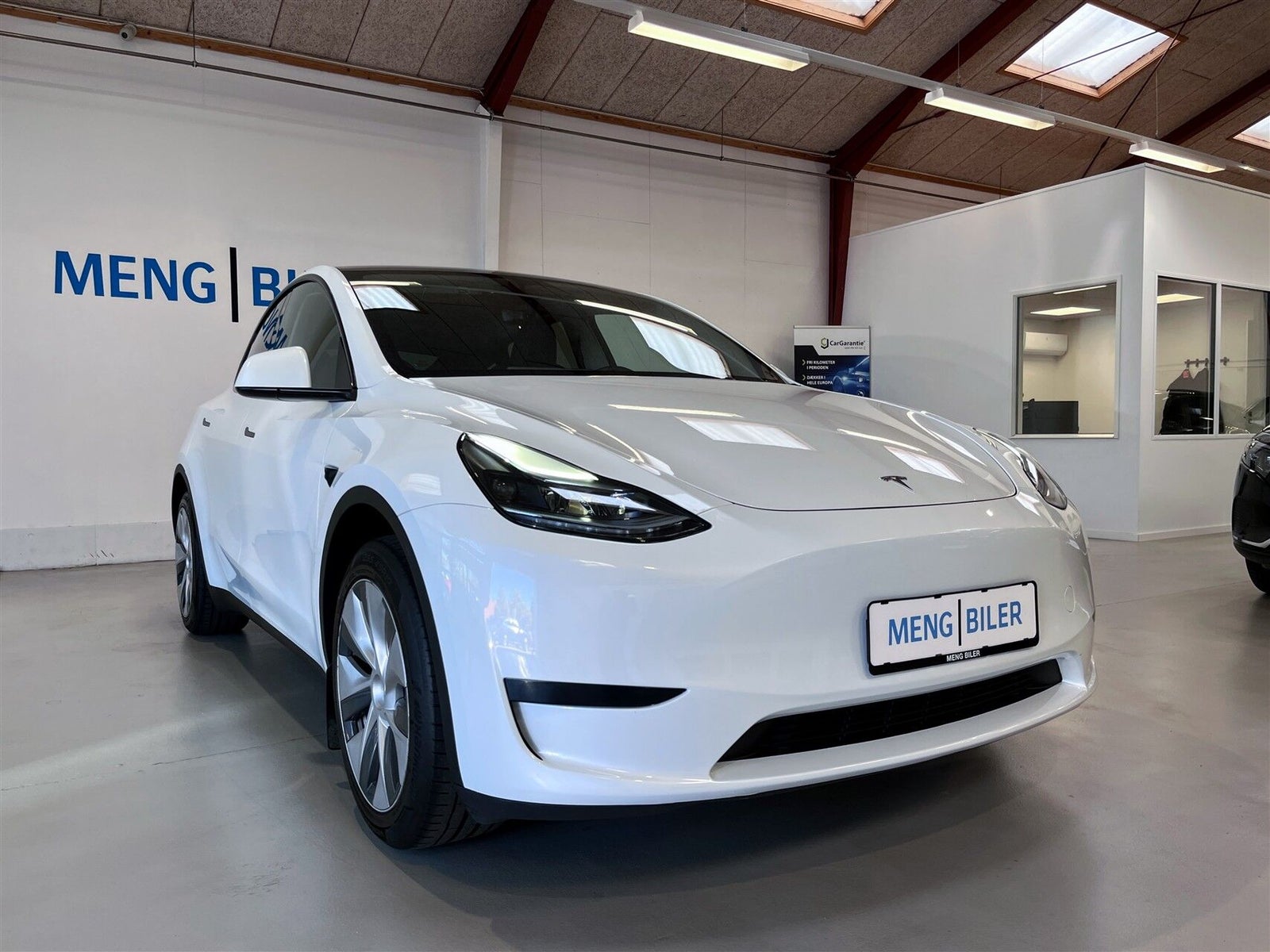 Tesla Model Y Standard Range RWD, 299ps, 2023