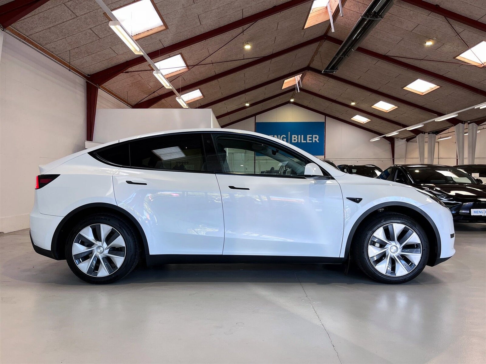 Tesla Model Y Standard Range RWD, 299ps, 2023