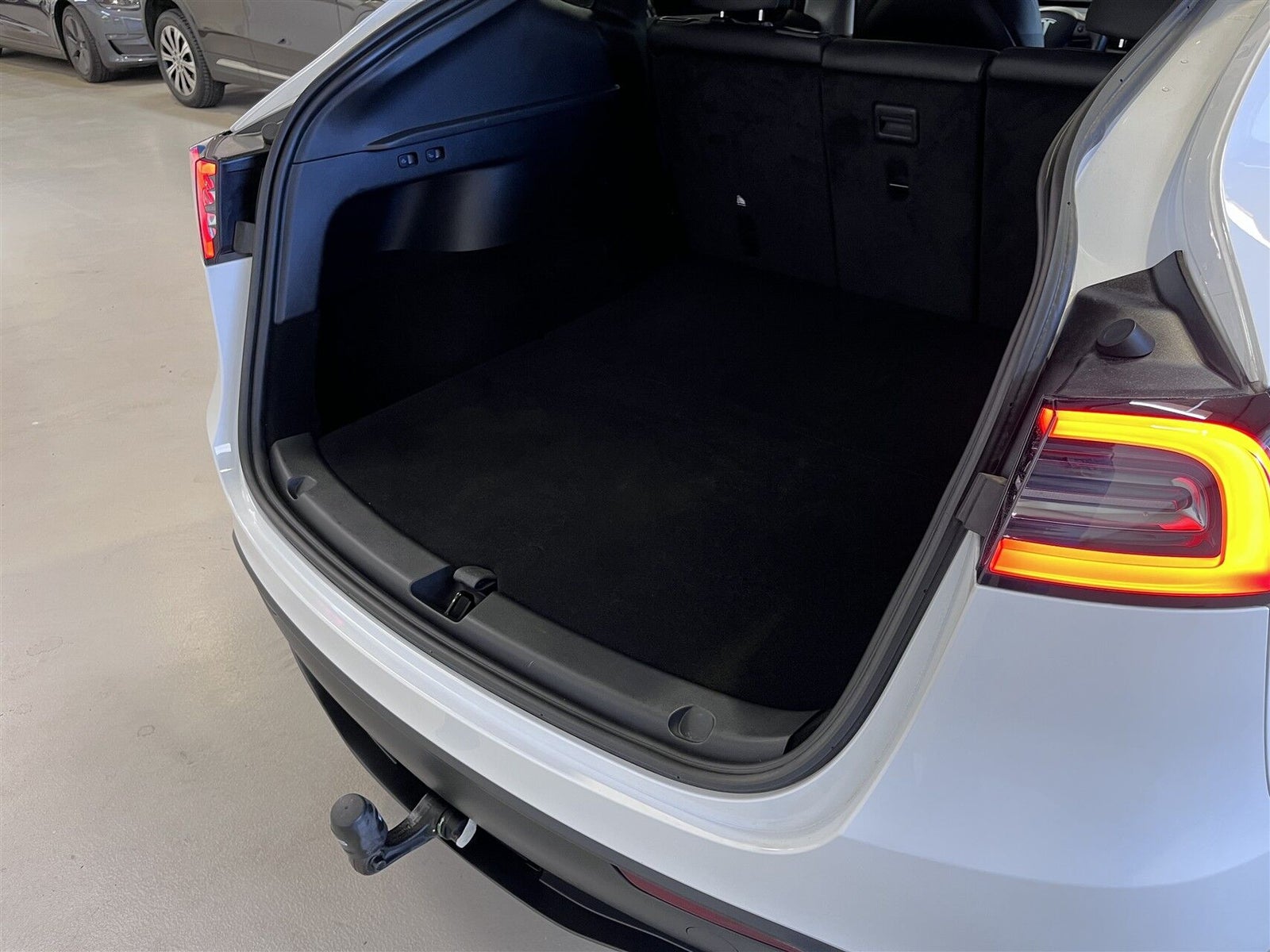 Tesla Model Y Standard Range RWD, 299ps, 2023