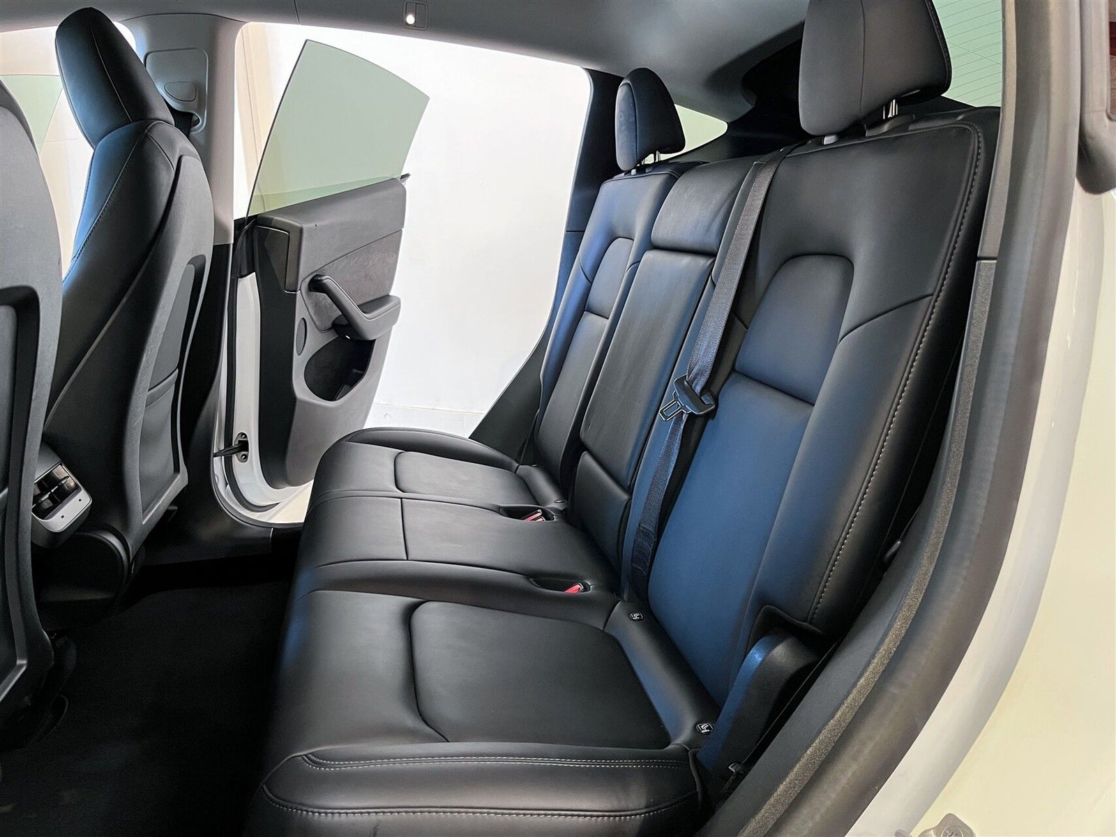 Tesla Model Y Standard Range RWD, 299ps, 2023
