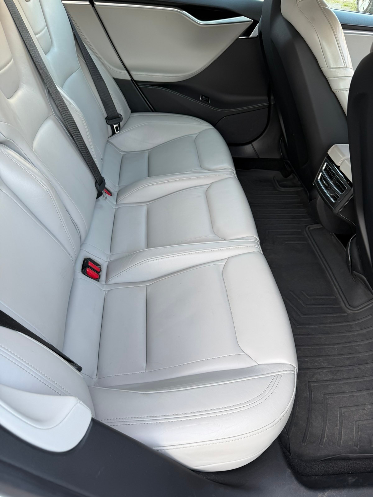 Tesla Model S P85D, 511ps, 2015