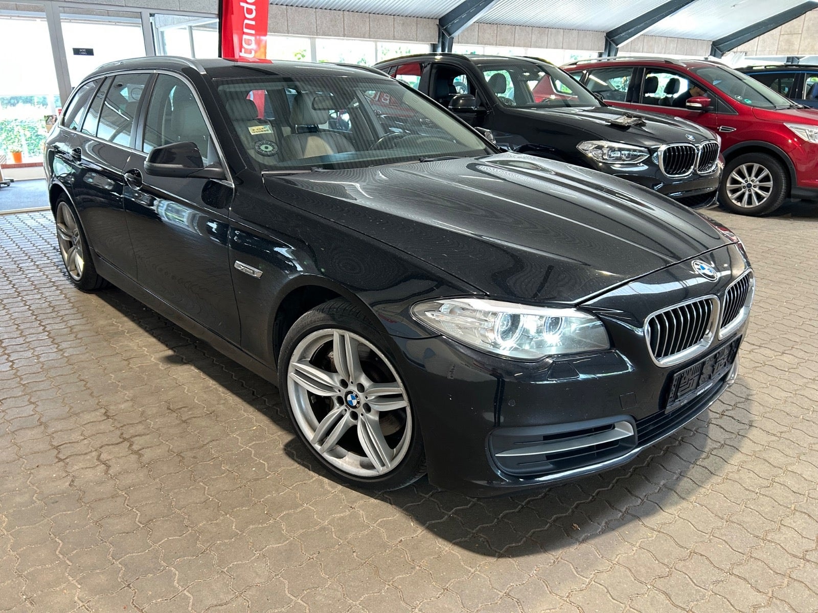 BMW 530d xDrive Touring Steptronic, 8-trins, 258ps, 2014