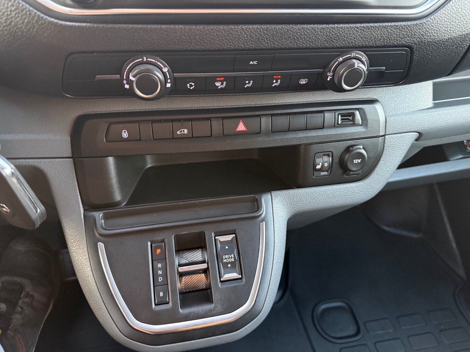 Opel Vivaro-e Panel Van, 136ps, 2021