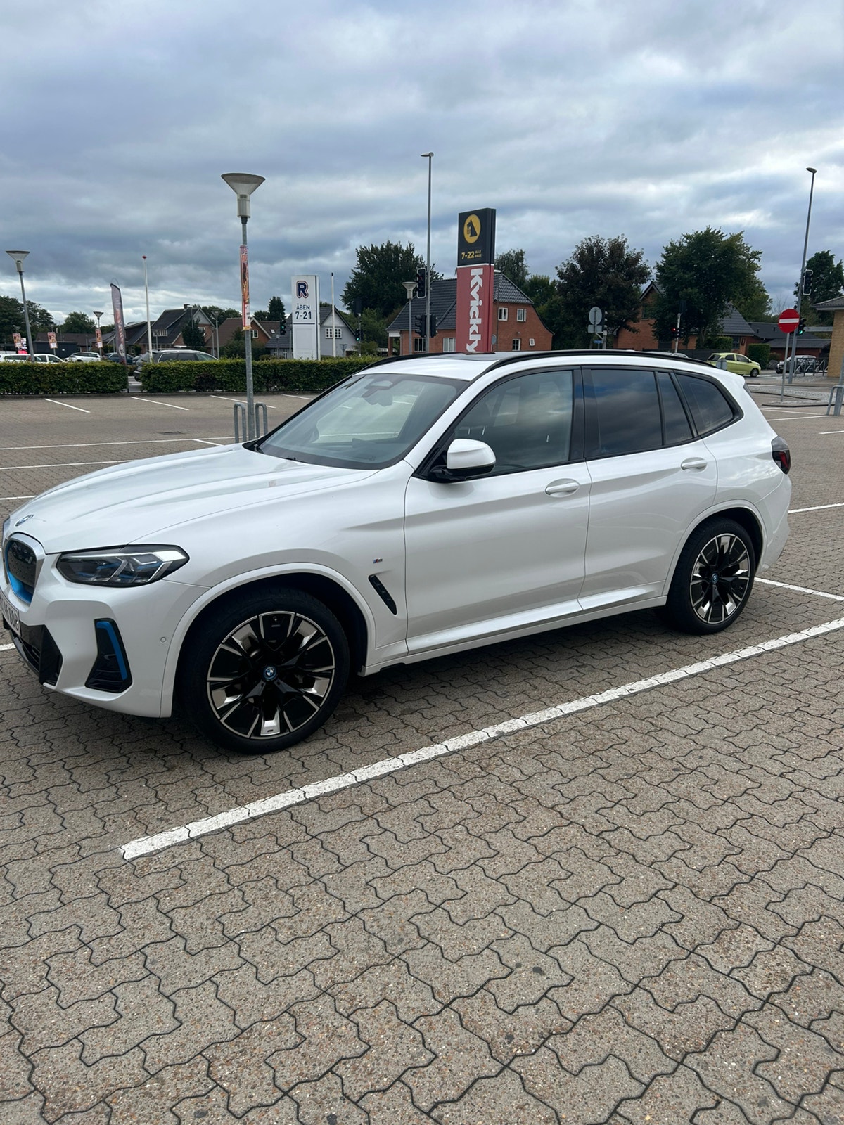BMW iX3, 286hp, 2023