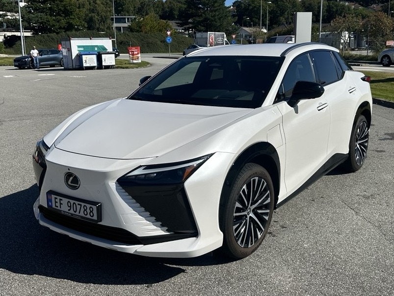 Lexus RZ 450e, 313ps, 2023