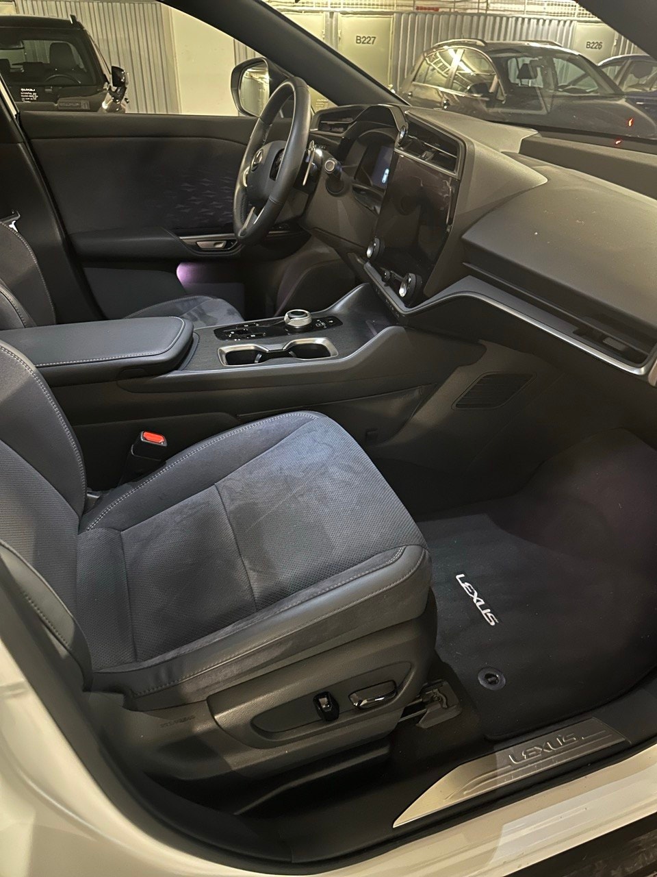 Lexus RZ 450e, 313ps, 2023