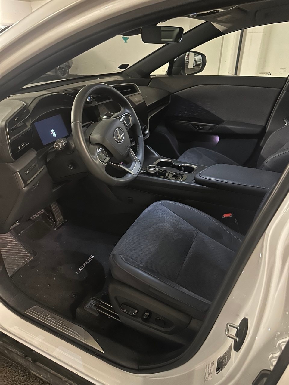 Lexus RZ 450e, 313ps, 2023