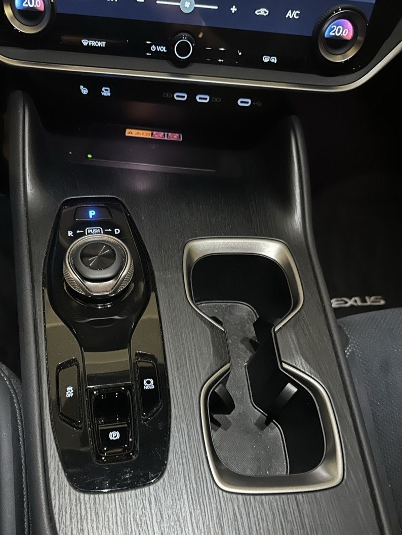 Lexus RZ 450e, 313ps, 2023