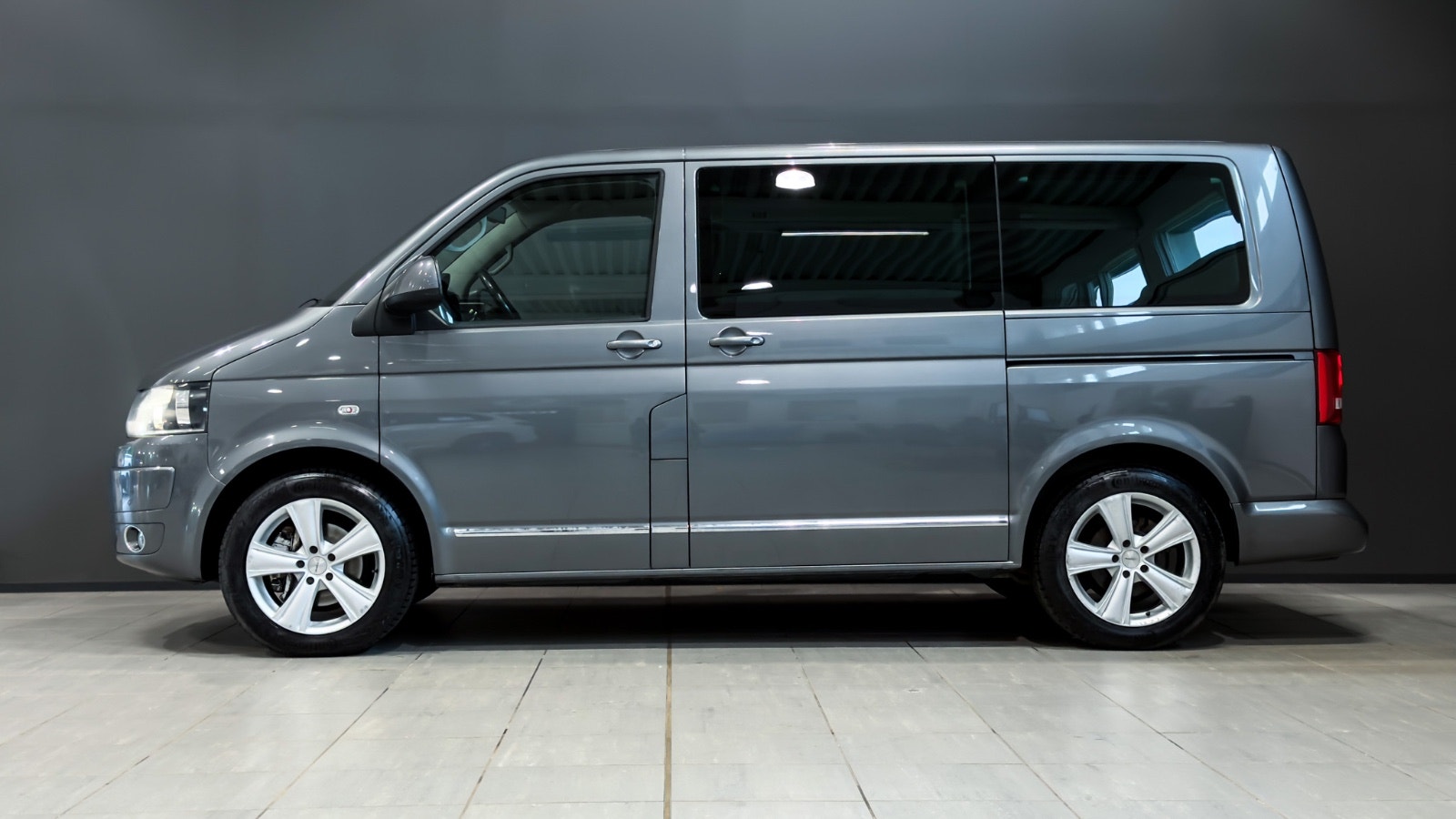 Volkswagen Multivan 2.0 TDI BMT DSG Sequential, 7-trins, 140ps, 2011