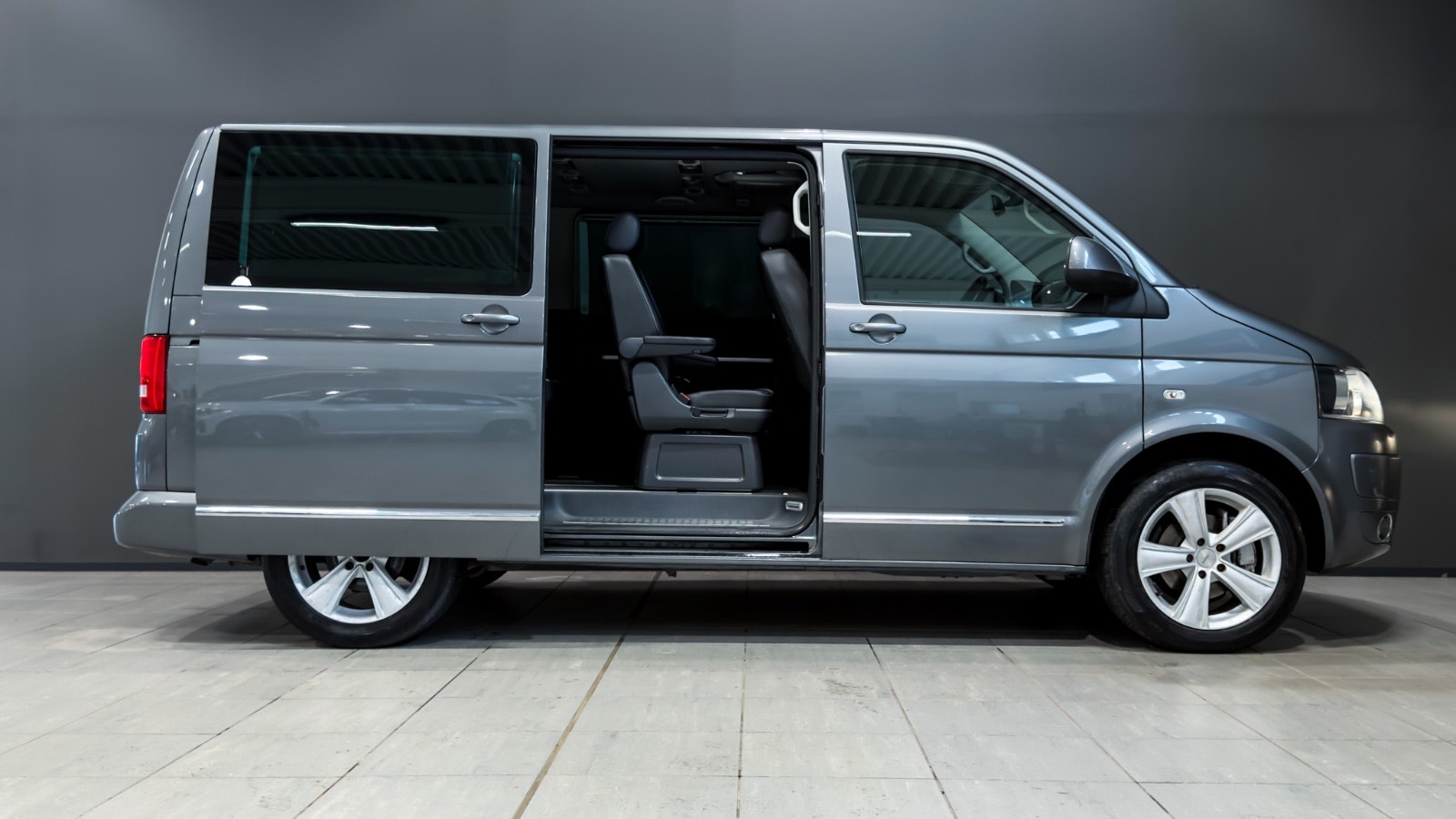 Volkswagen Multivan 2.0 TDI BMT DSG Sequential, 7-trins, 140ps, 2011
