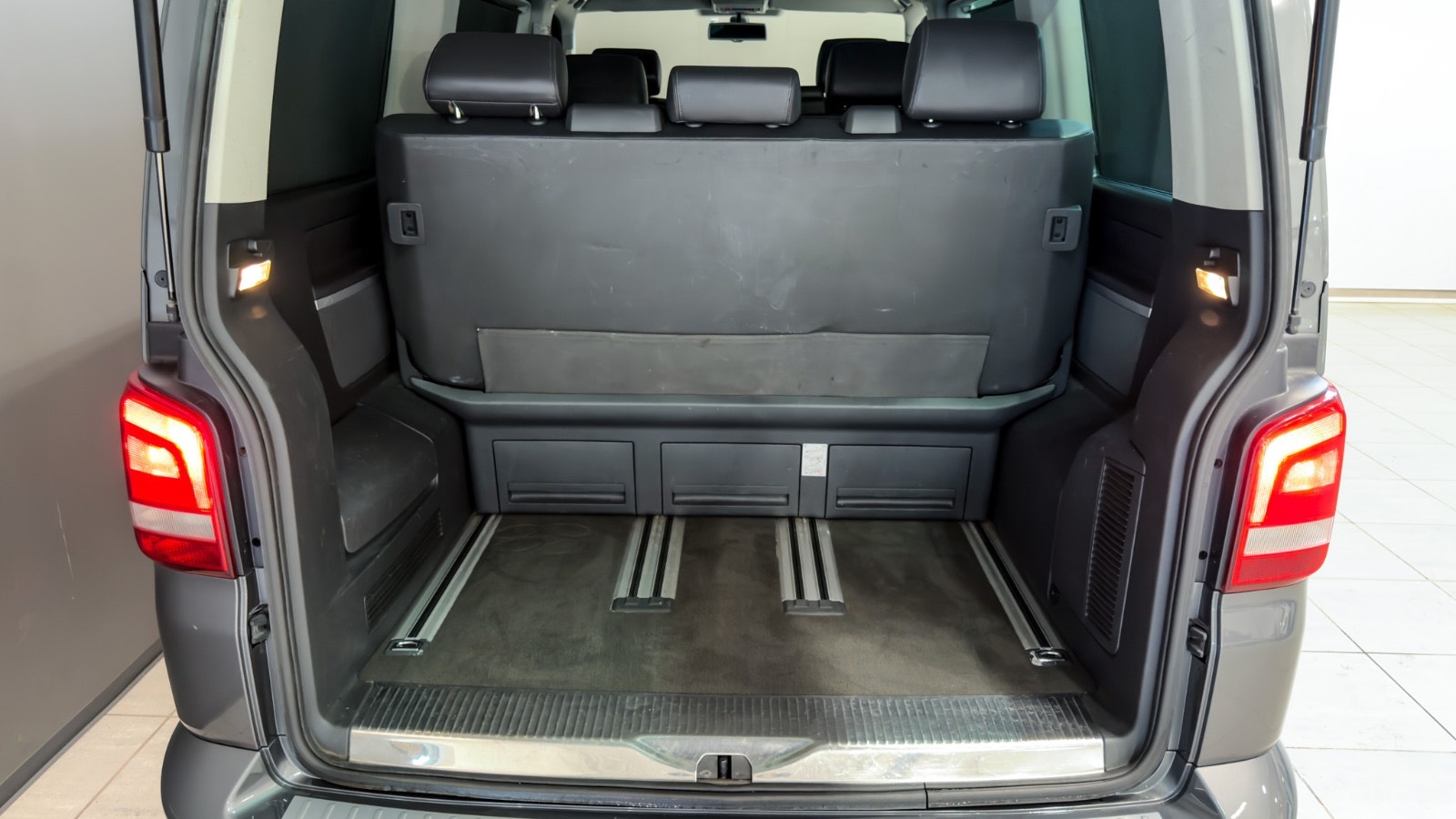 Volkswagen Multivan 2.0 TDI BMT DSG Sequential, 7-trins, 140ps, 2011