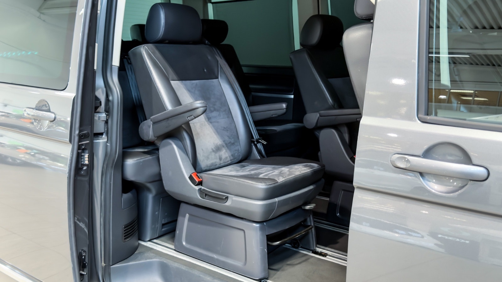 Volkswagen Multivan 2.0 TDI BMT DSG Sequential, 7-trins, 140ps, 2011