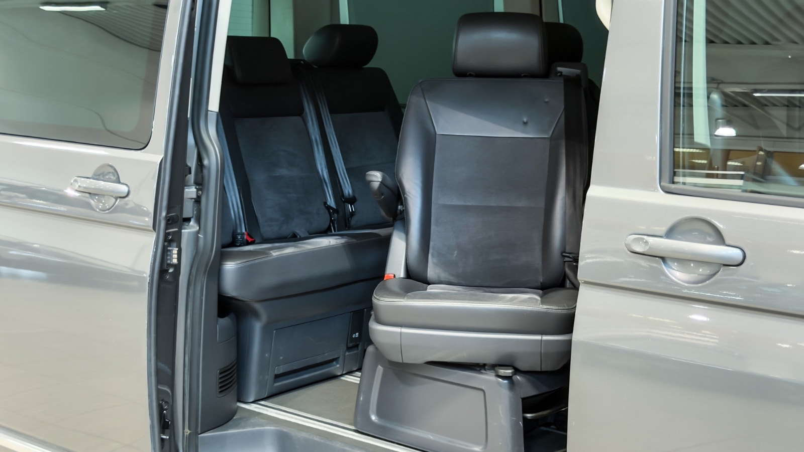 Volkswagen Multivan 2.0 TDI BMT DSG Sequential, 7-trins, 140ps, 2011