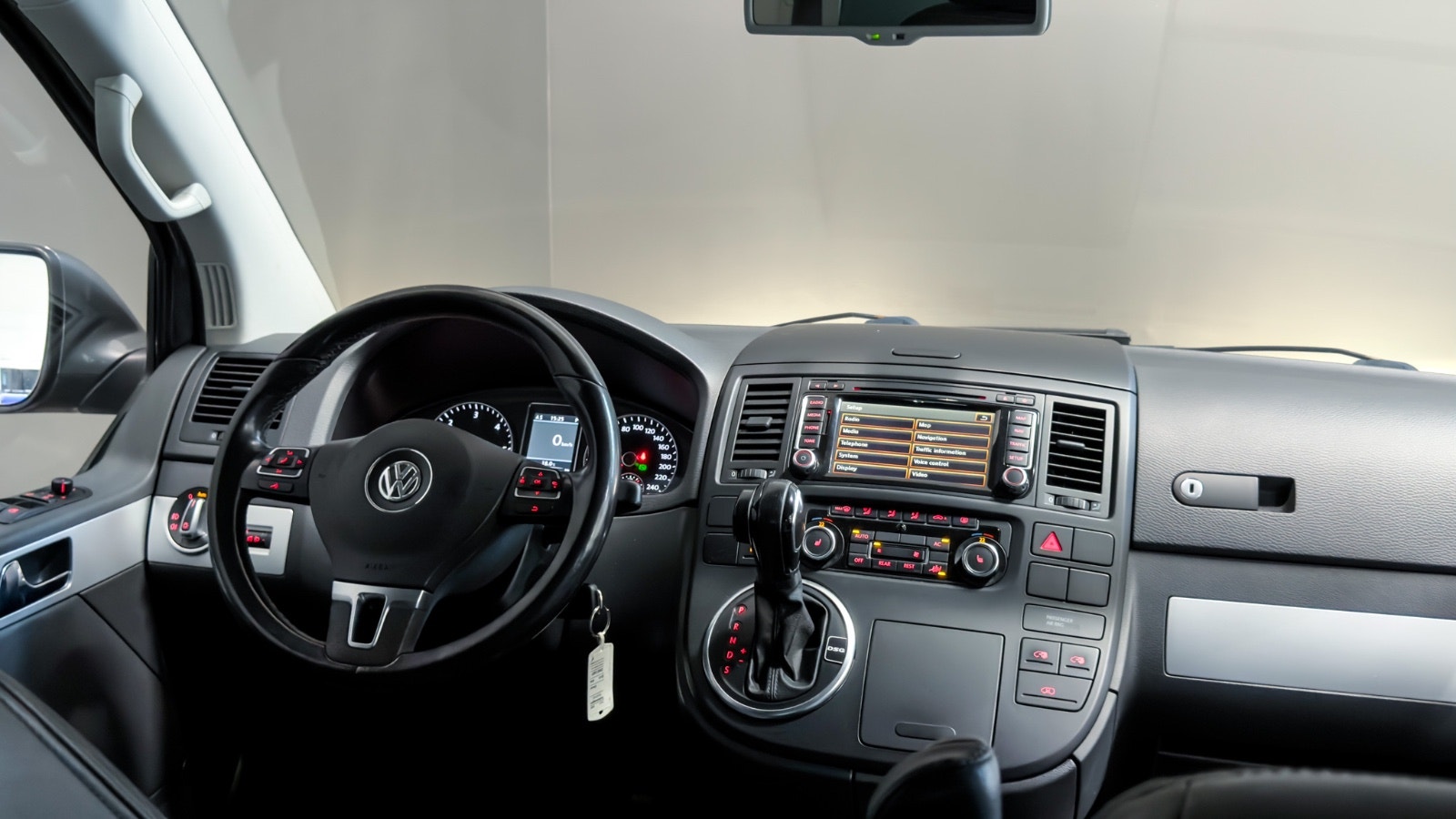 Volkswagen Multivan 2.0 TDI BMT DSG Sequential, 7-trins, 140ps, 2011