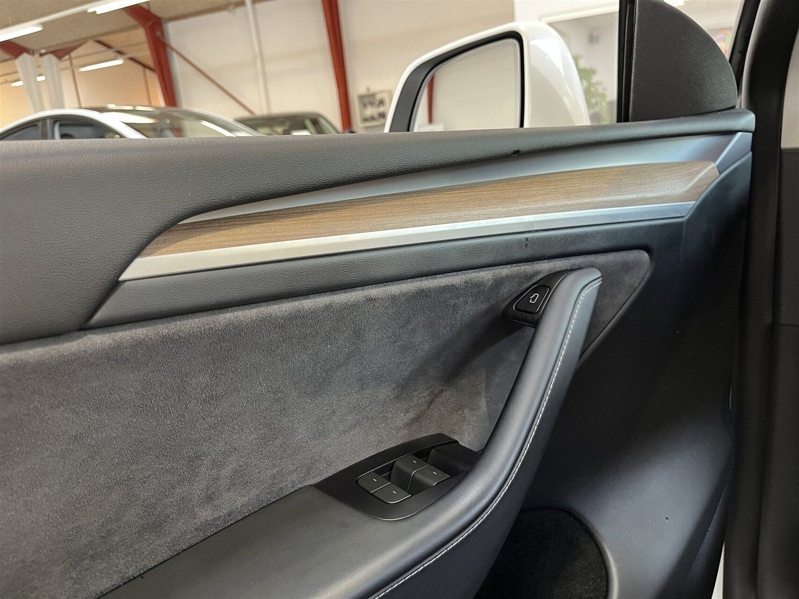 Tesla Model Y Performance, 534ps, 2024