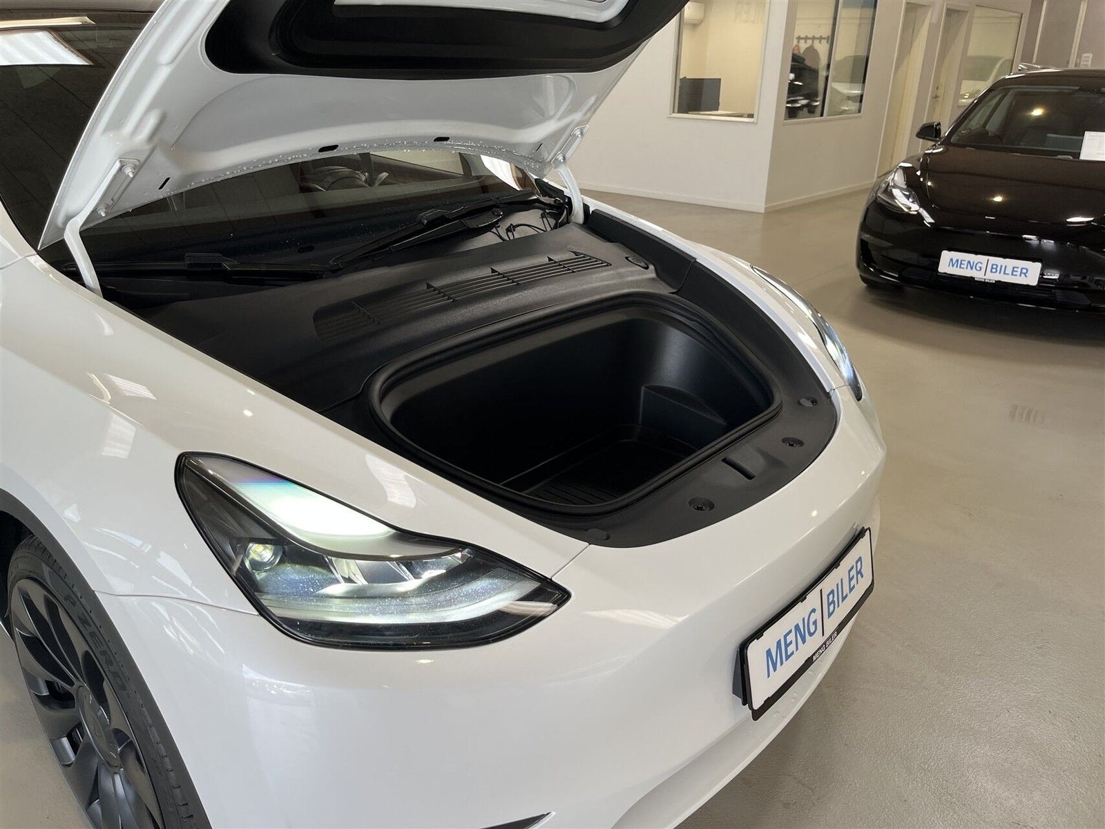 Tesla Model Y Performance, 534ps, 2024