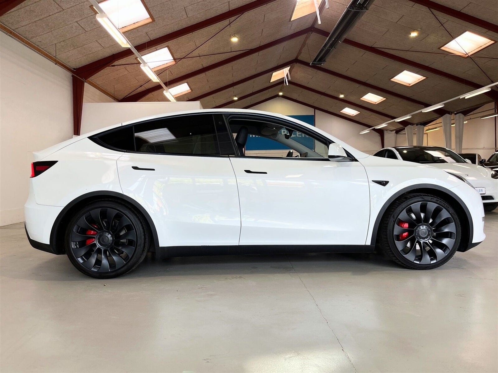 Tesla Model Y Performance, 534ps, 2024
