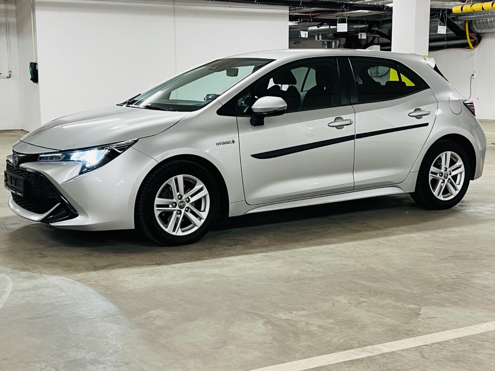 Toyota Corolla Hybrid e-CVT, 122hp, 2019