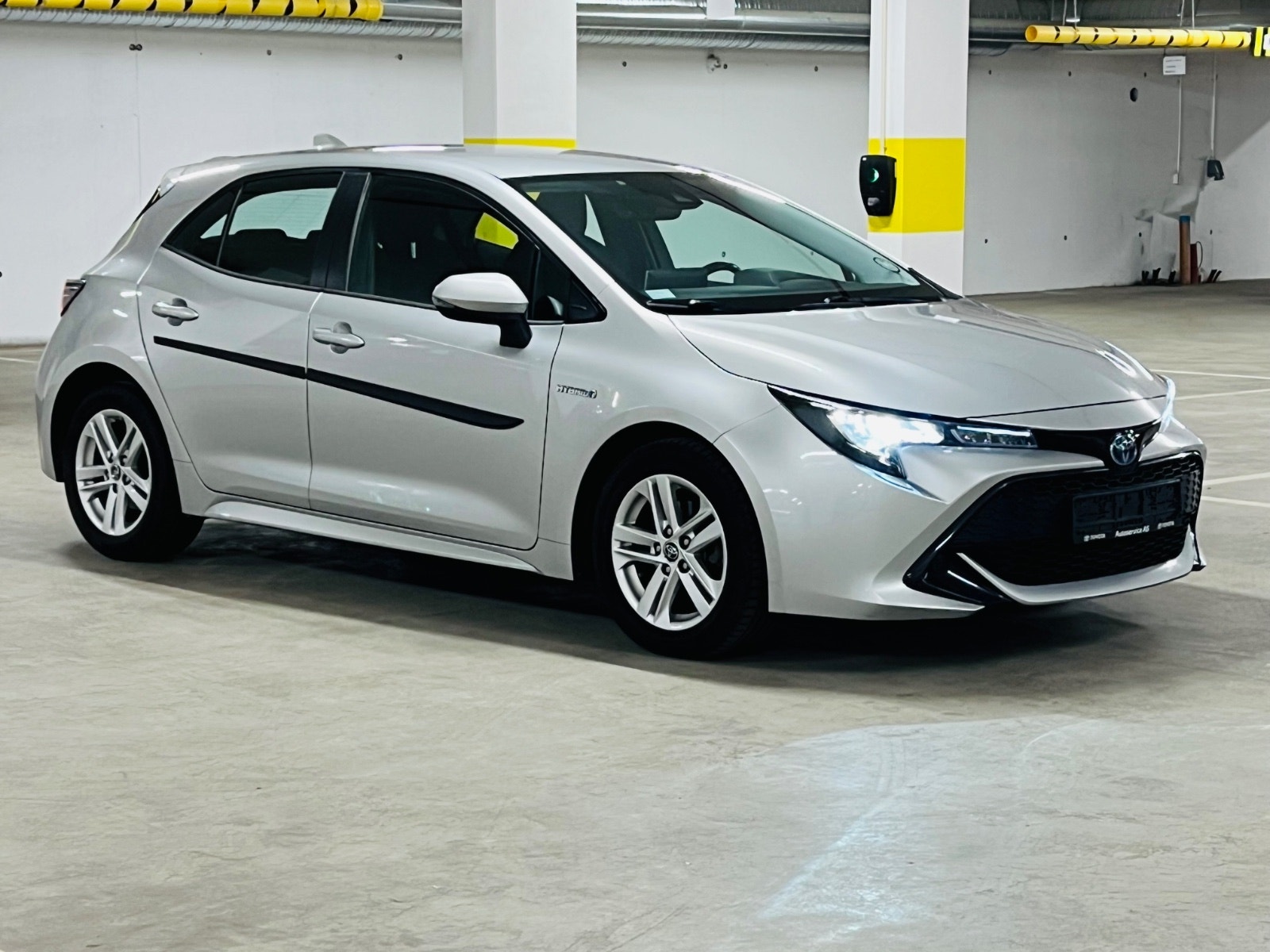 Toyota Corolla Hybrid e-CVT, 122hp, 2019