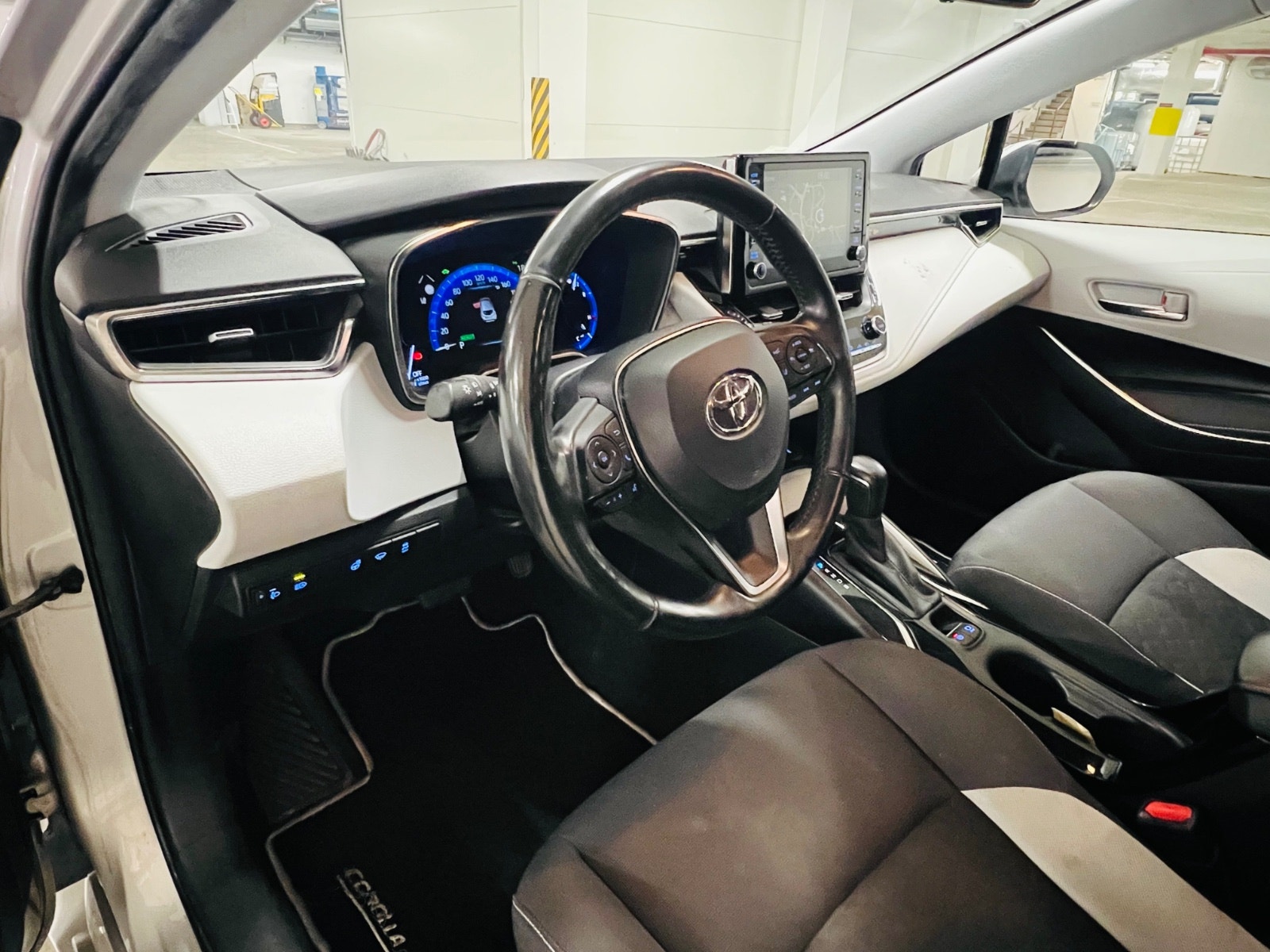 Toyota Corolla Hybrid e-CVT, 122hp, 2019