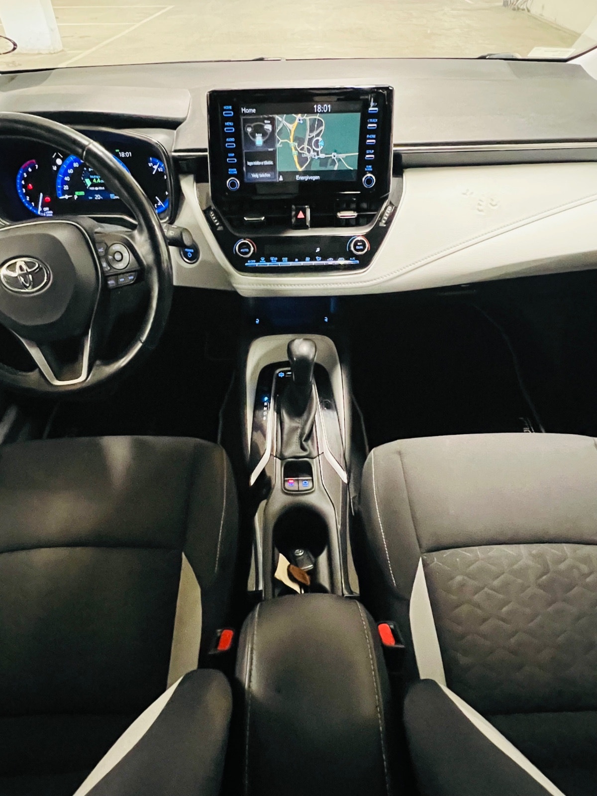 Toyota Corolla Hybrid e-CVT, 122hp, 2019