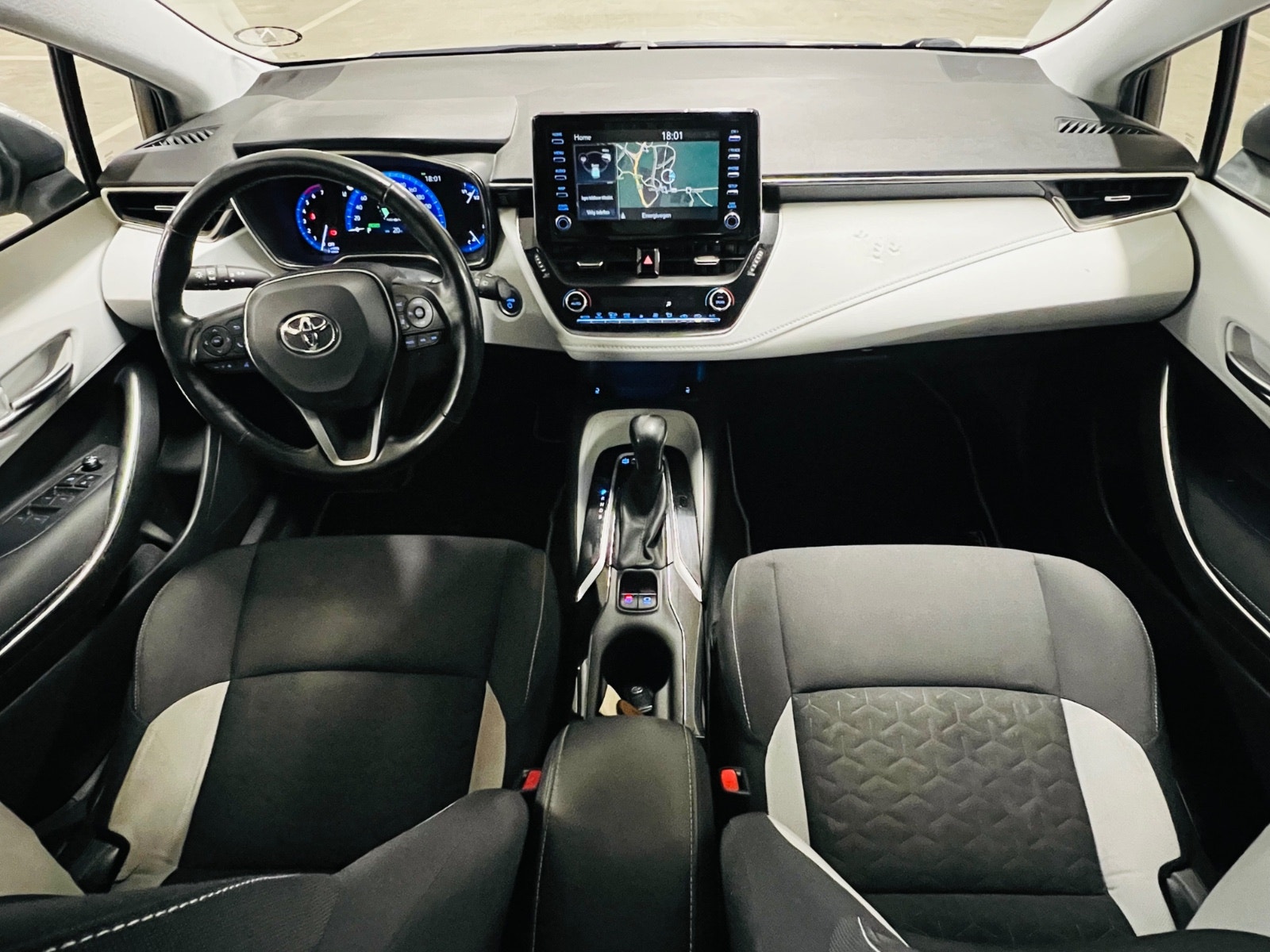 Toyota Corolla Hybrid e-CVT, 122hp, 2019