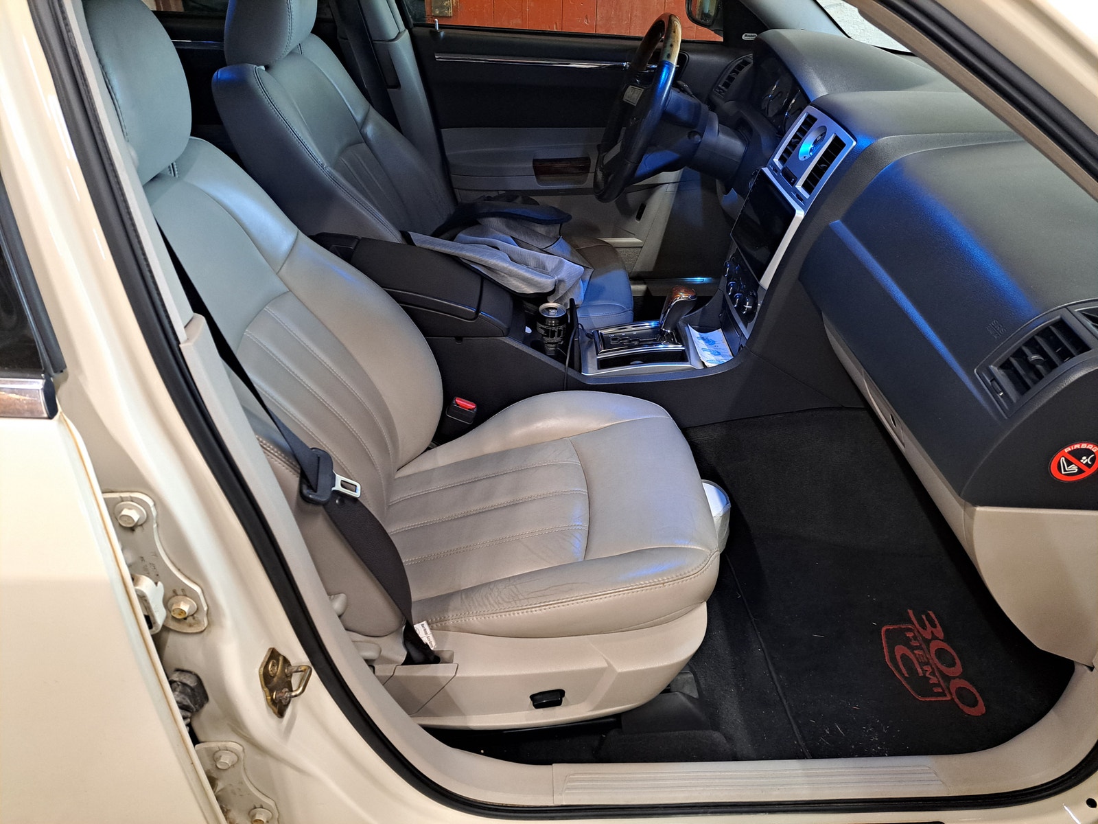 Chrysler 300C 5.7 V8 Automatisk, 5-trinn, 340hk, 2008