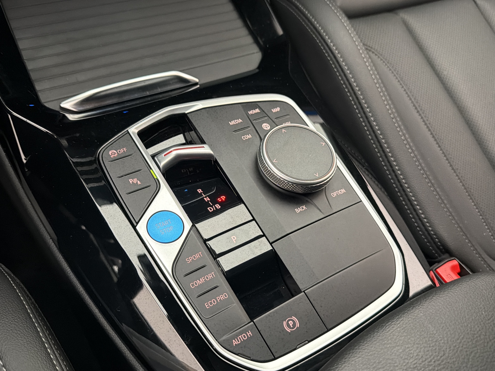 BMW iX3, 286ps, 2024