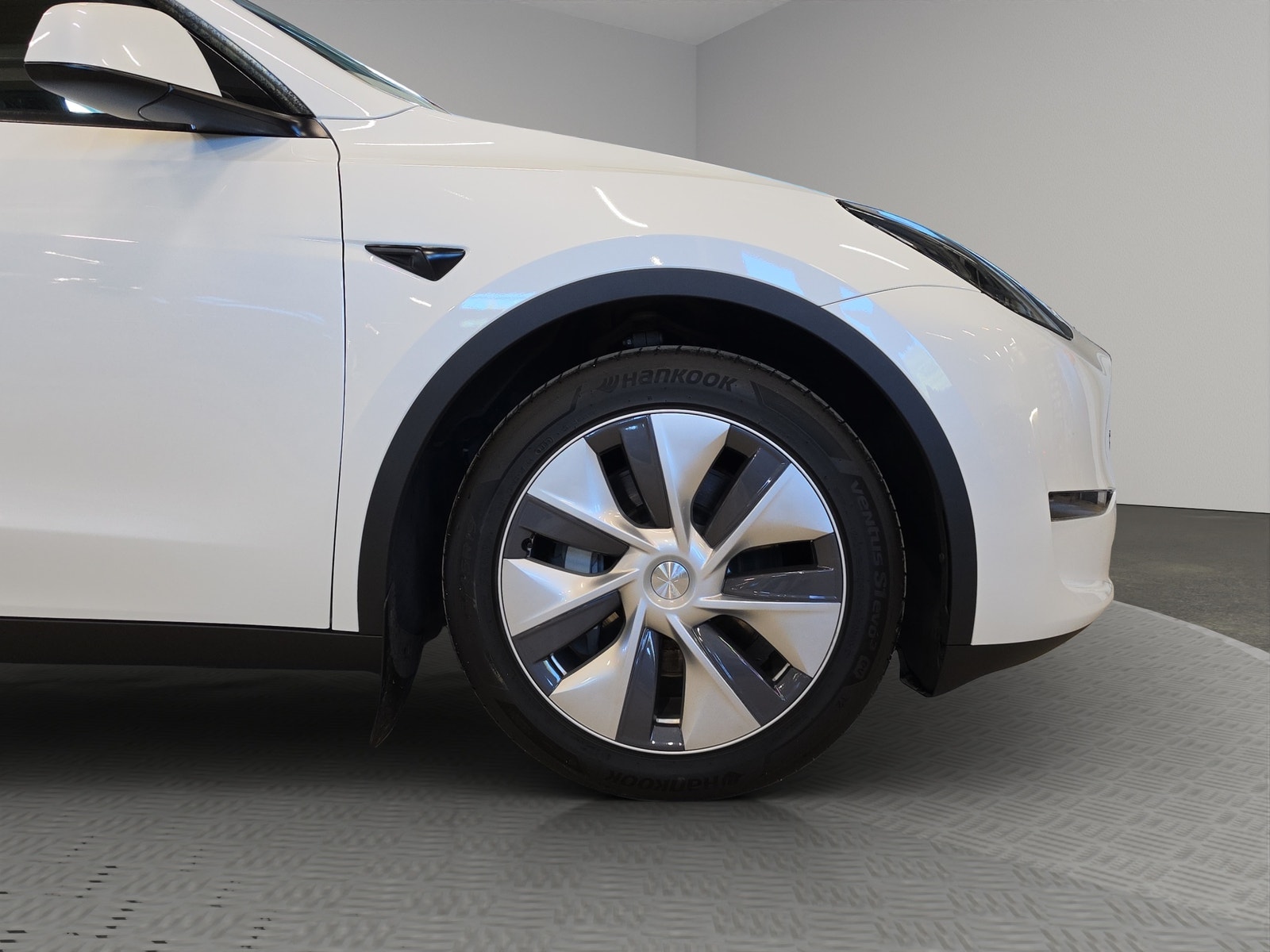 Tesla Model Y Long Range AWD, 514hp, 2024