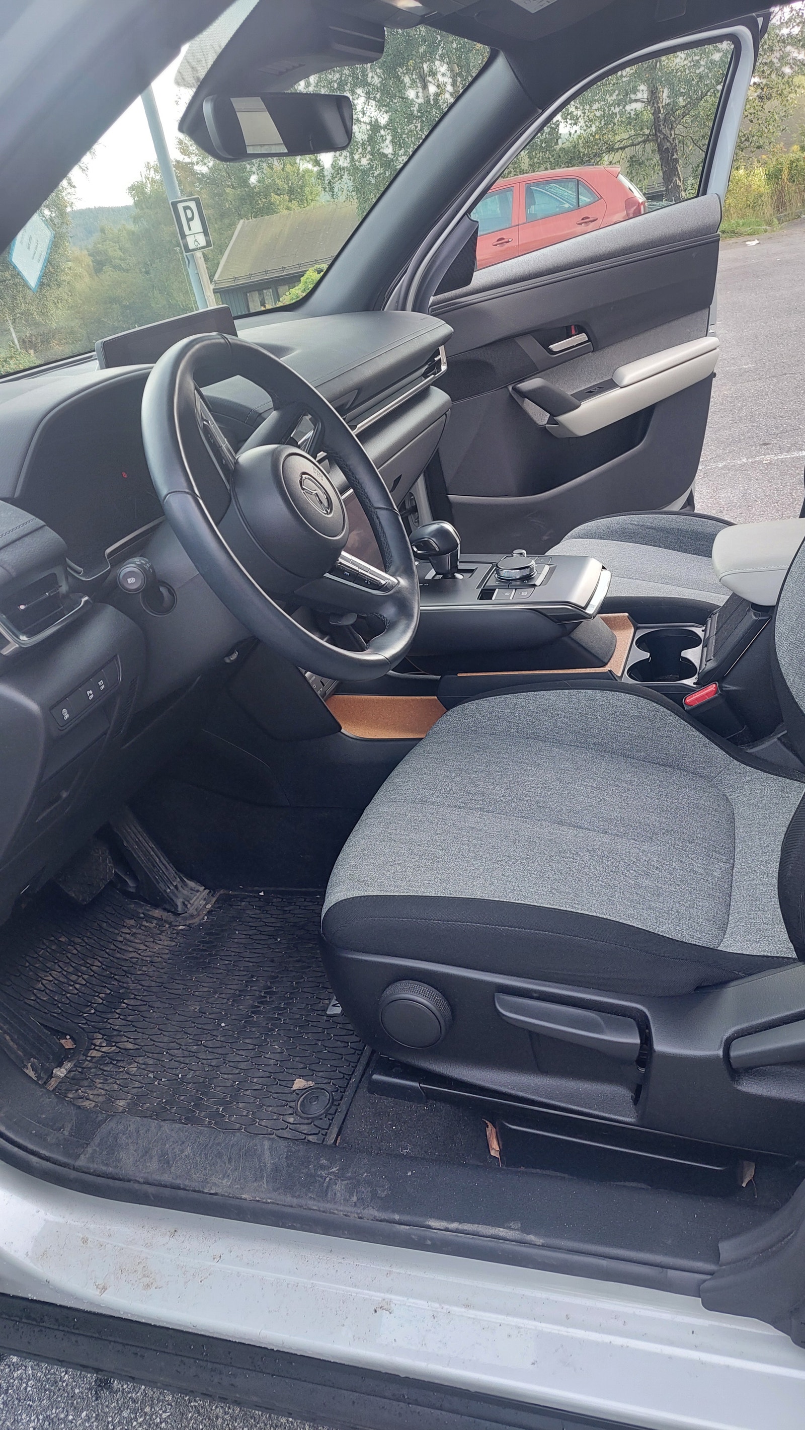 Mazda MX-30 e-Skyactiv EV, 143ps, 2023