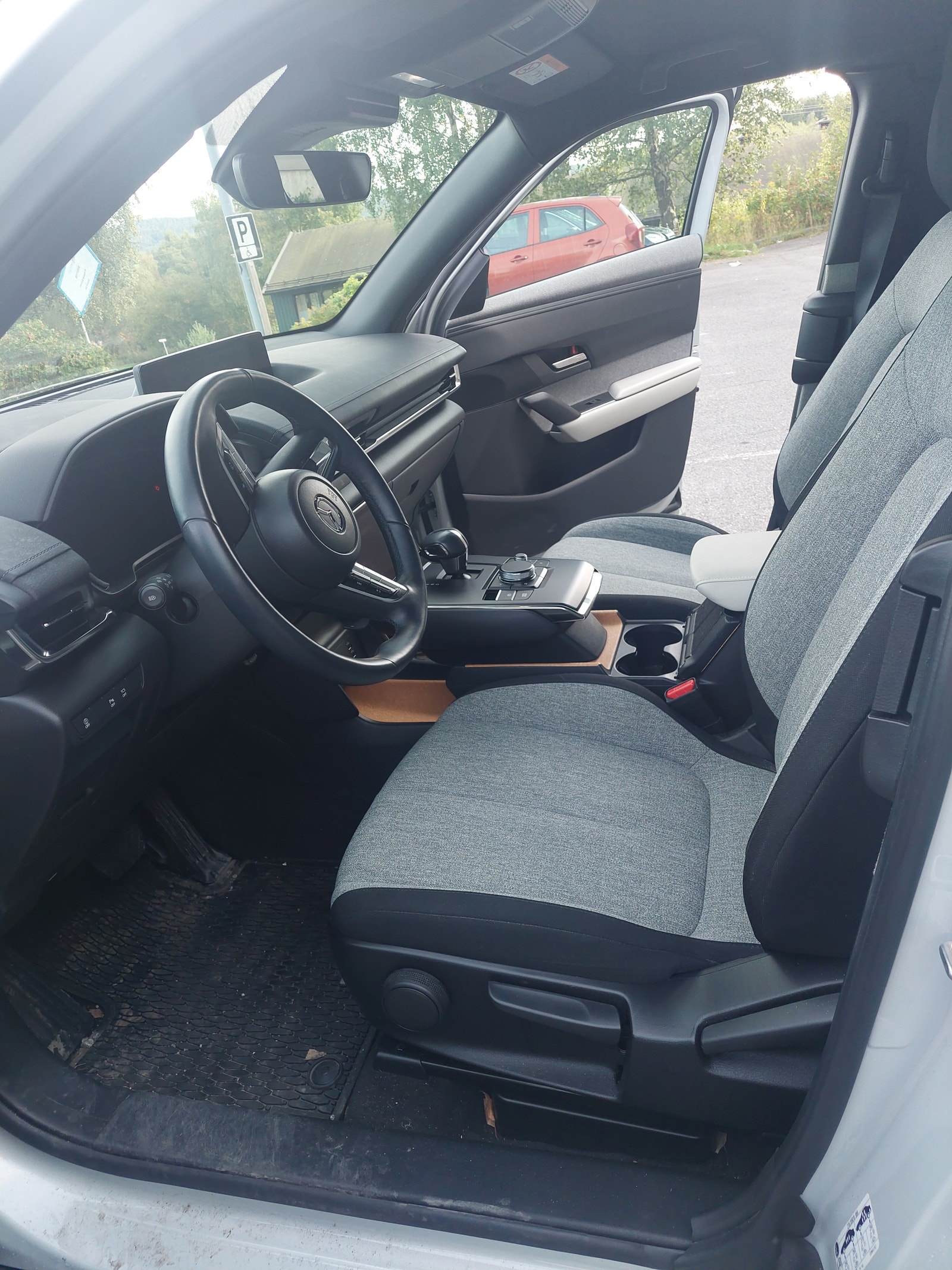 Mazda MX-30 e-Skyactiv EV, 143ps, 2023