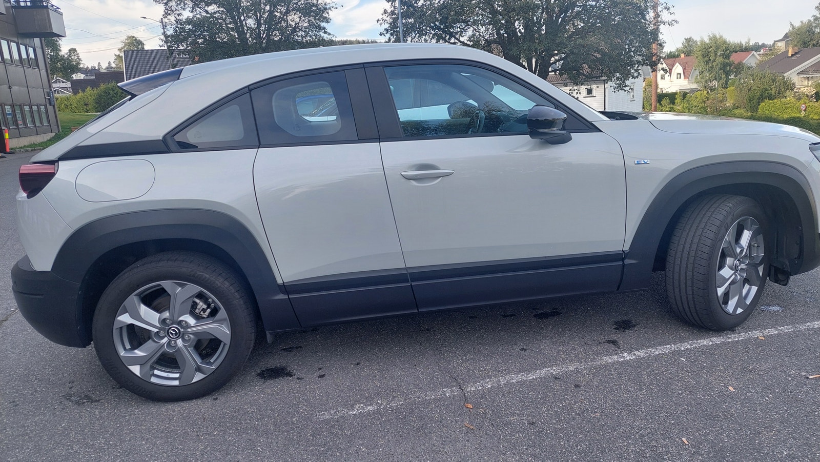 Mazda MX-30 e-Skyactiv EV, 143ps, 2023