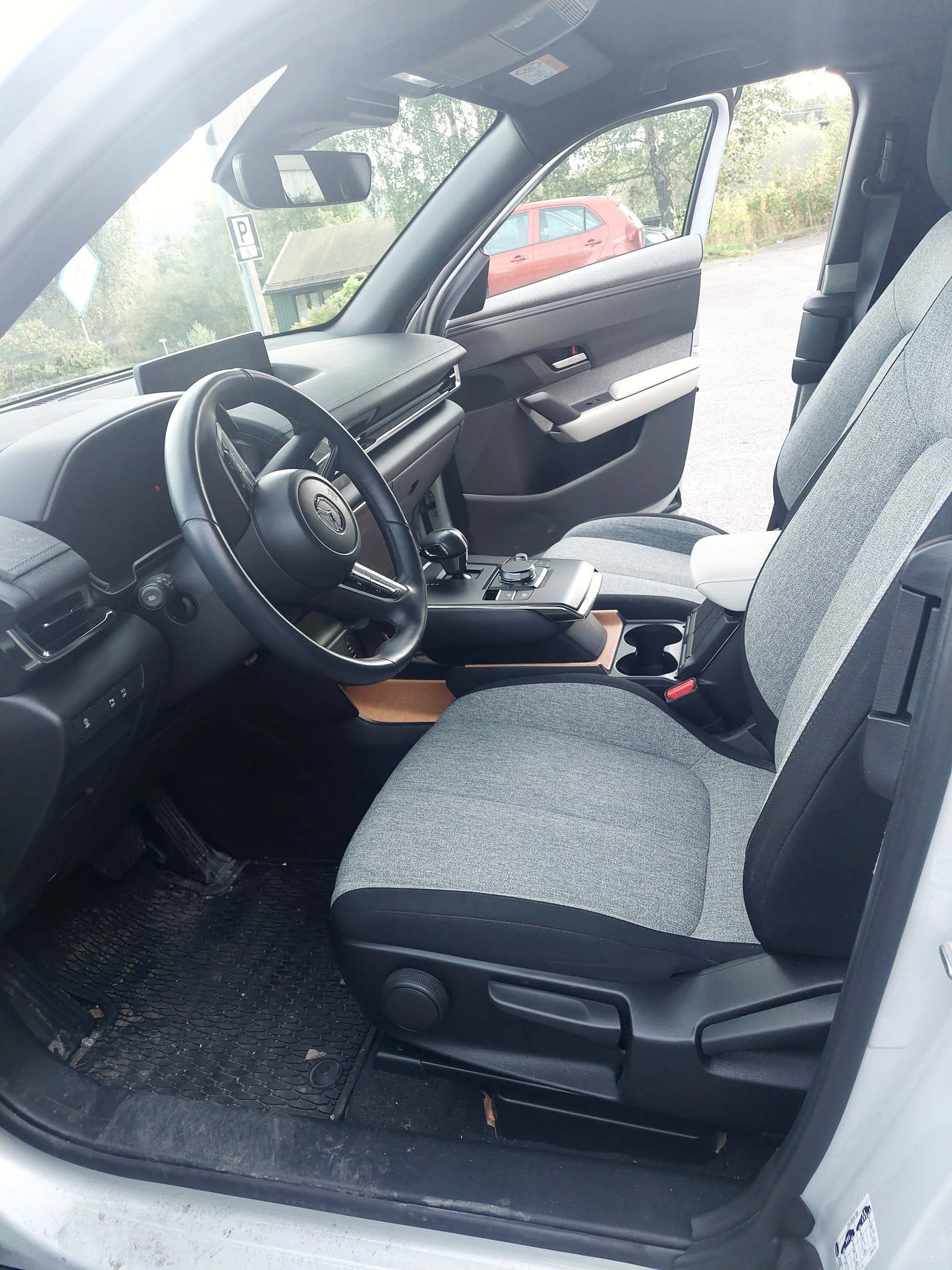 Mazda MX-30 e-Skyactiv EV, 143ps, 2023