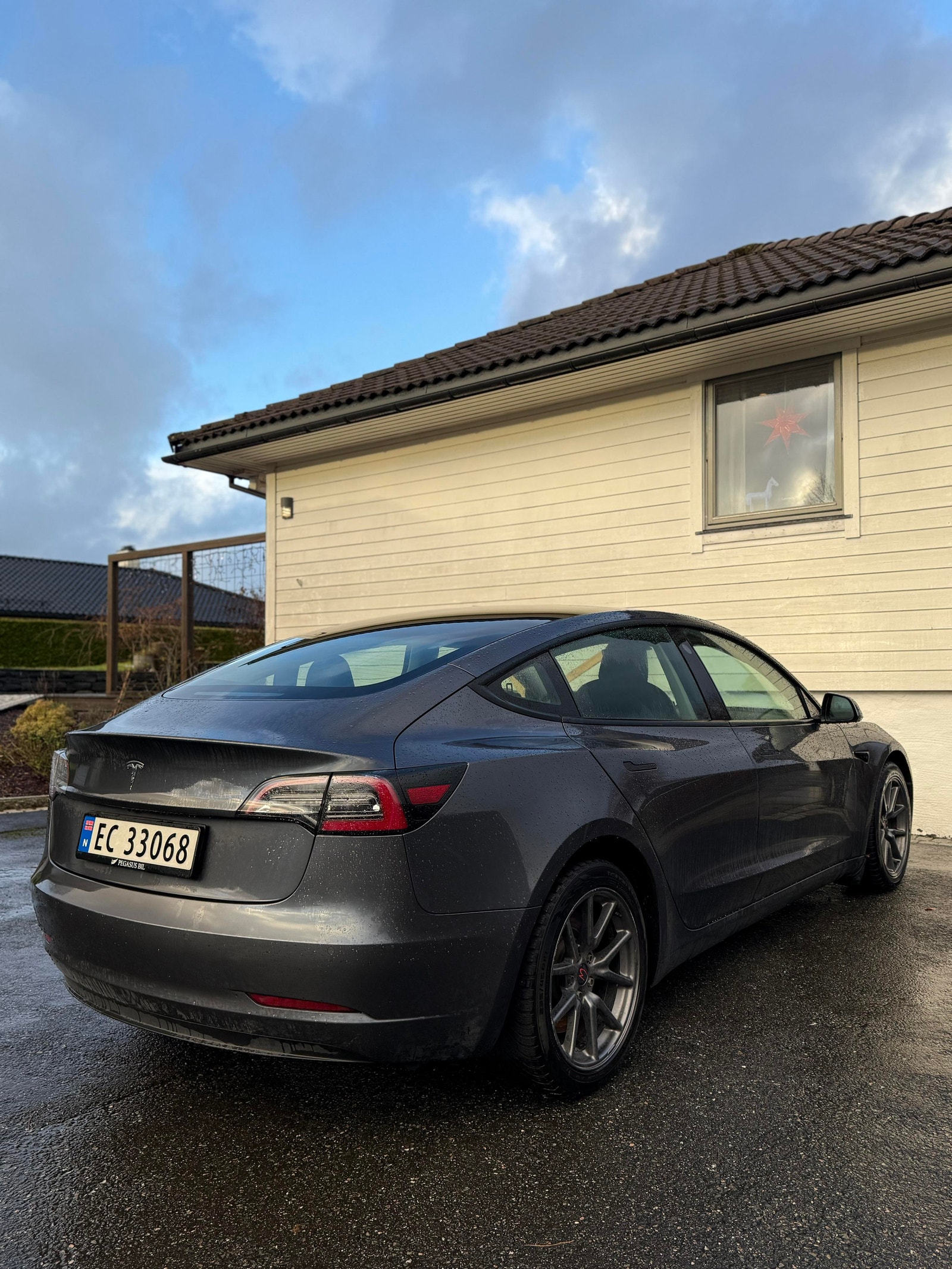 Tesla Model 3 Standard Range Plus, 325hp, 2021