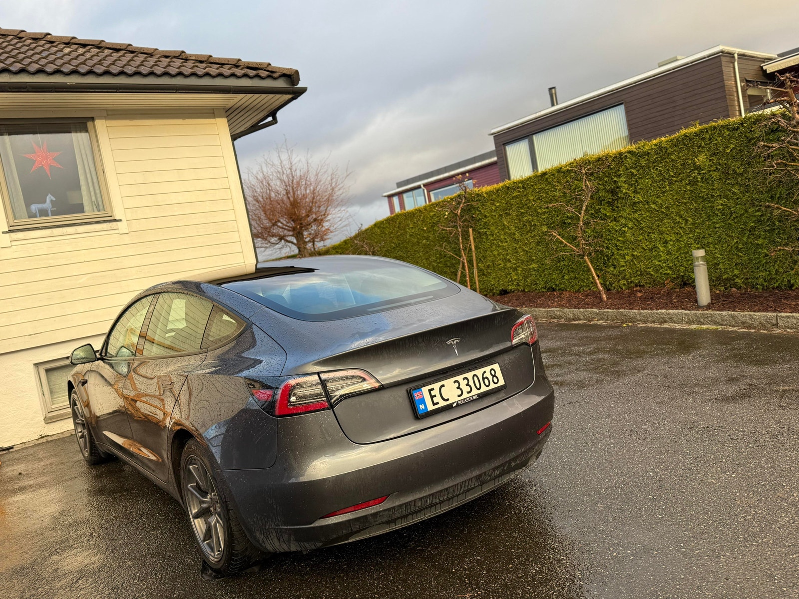 Tesla Model 3 Standard Range Plus, 325hp, 2021