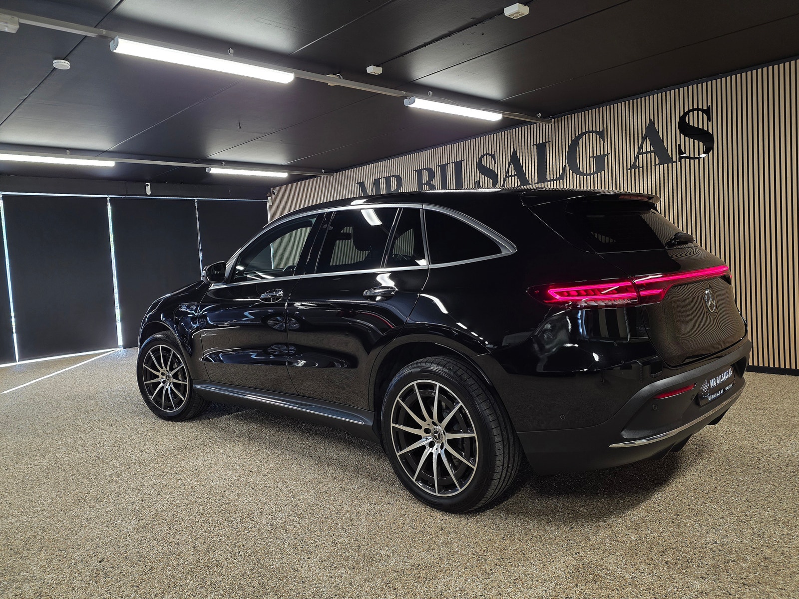 Mercedes-Benz EQC 400 4MATIC, 408hp, 2021