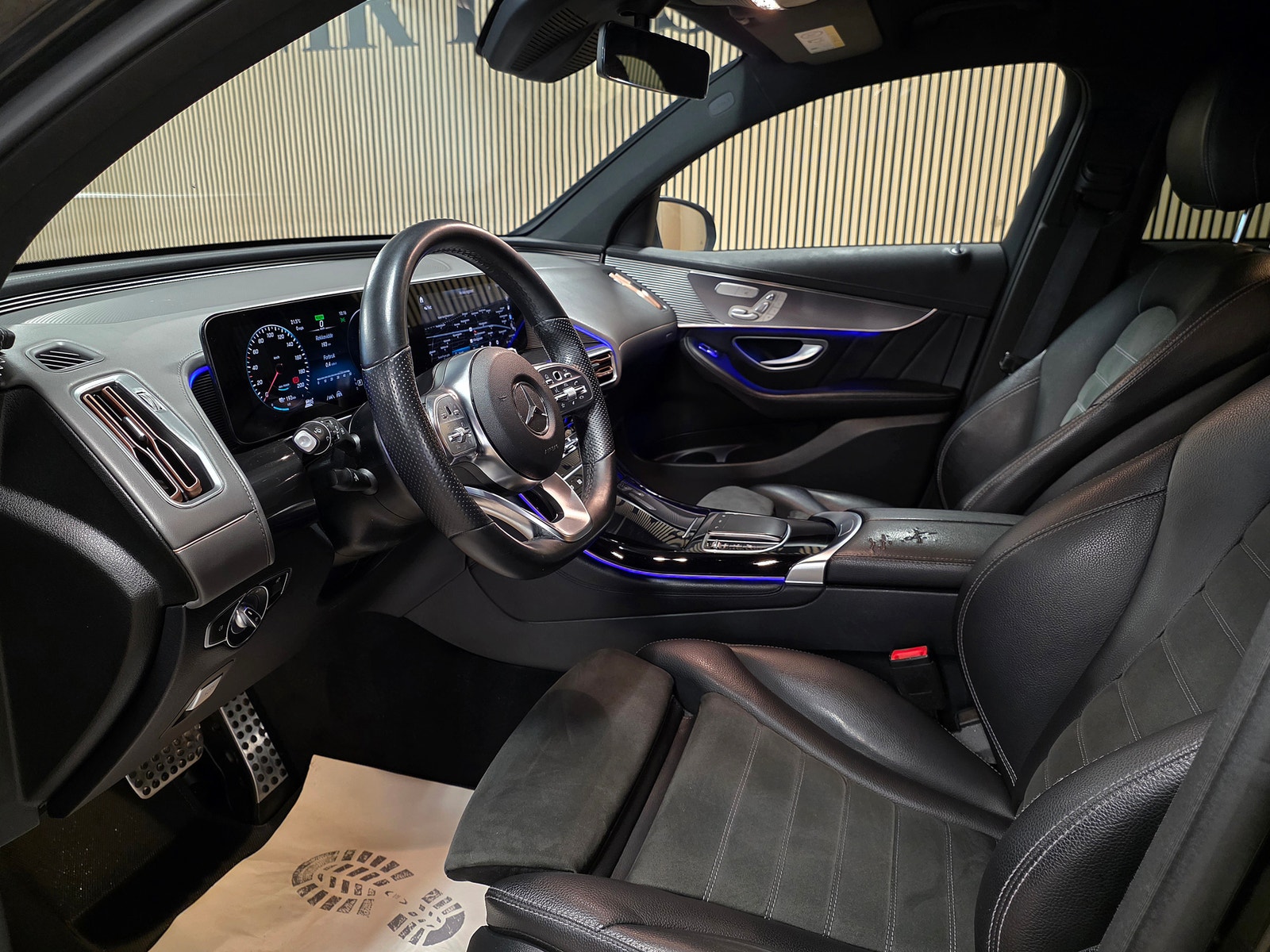 Mercedes-Benz EQC 400 4MATIC, 408hp, 2021