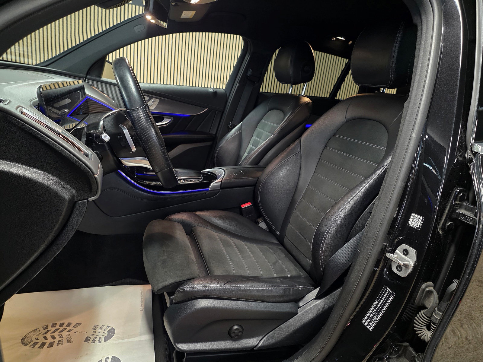 Mercedes-Benz EQC 400 4MATIC, 408hp, 2021