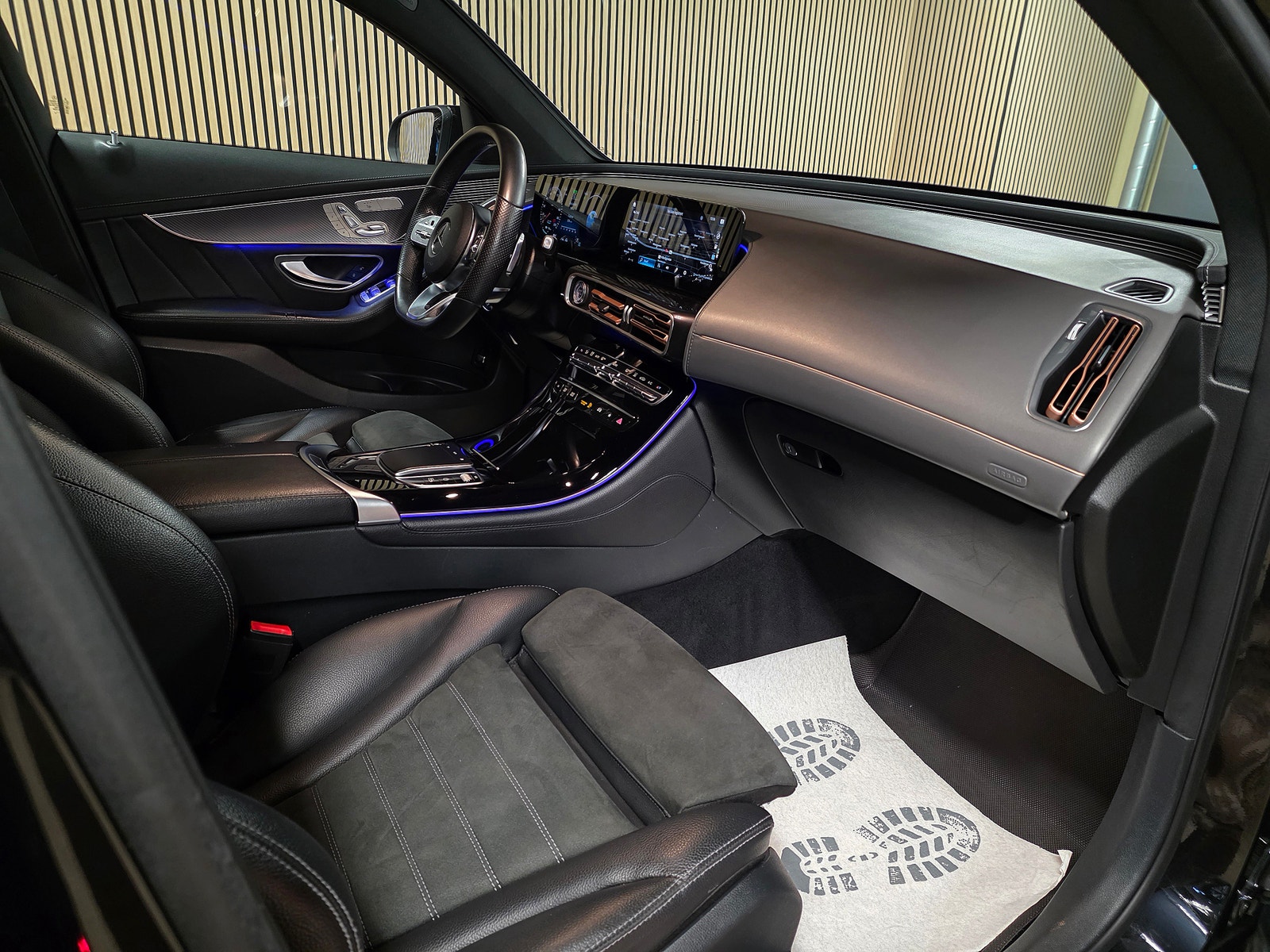 Mercedes-Benz EQC 400 4MATIC, 408hp, 2021