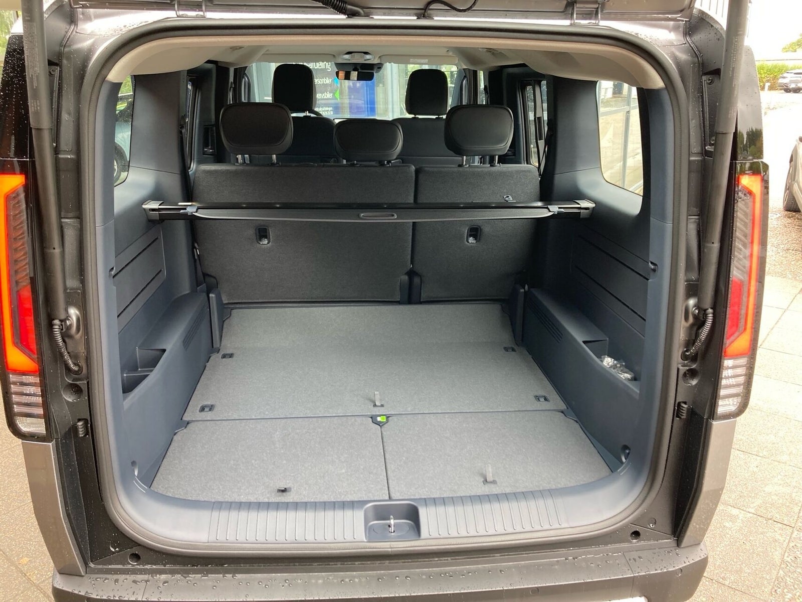 Kia PV5 Long Range Passenger 71.2 kWh, 163ps, 2026