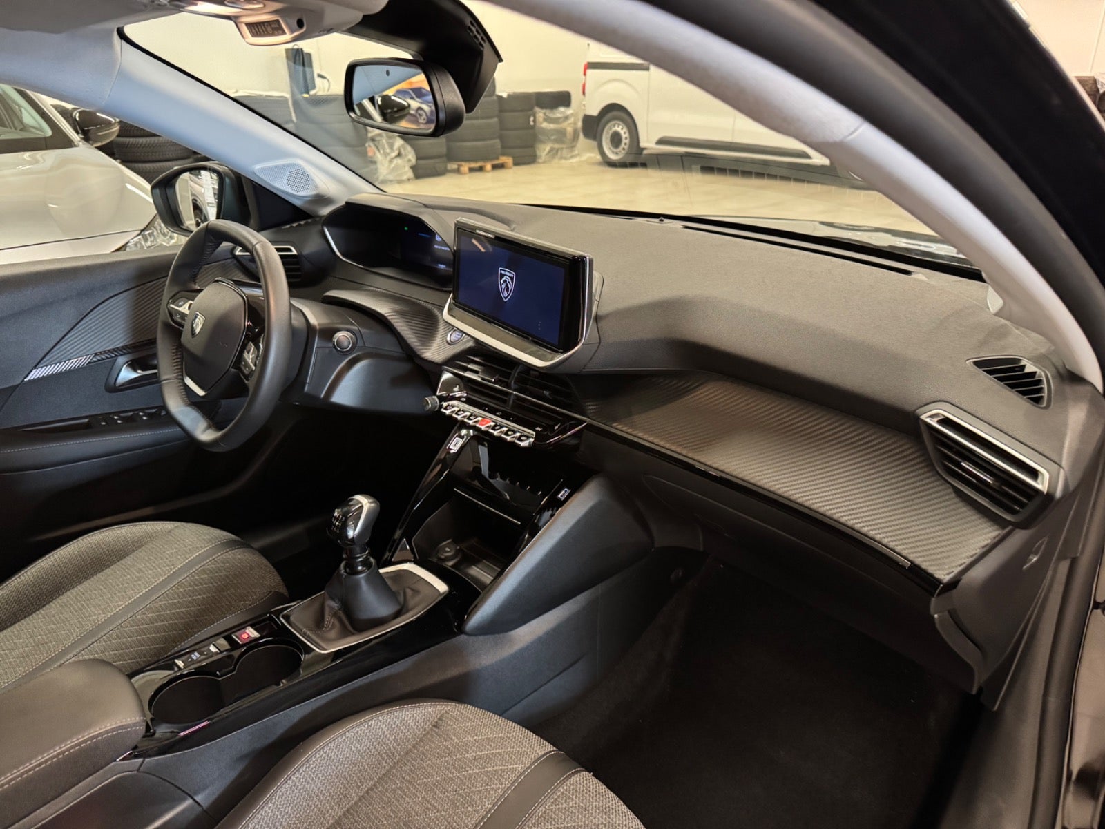 Peugeot 208 1.2 PureTech 100 Manual, 6-trins, 100ps, 2023